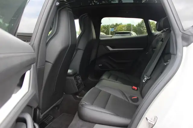 Porsche Taycan view 12