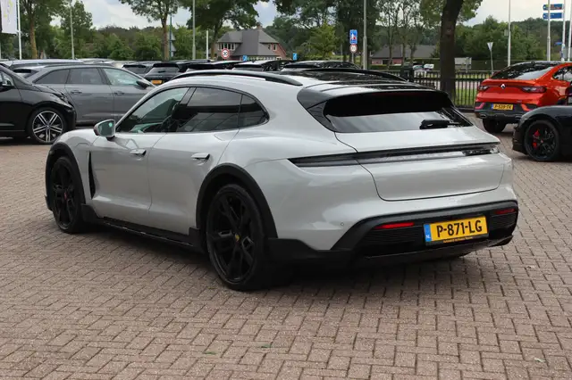 Porsche Taycan view 4