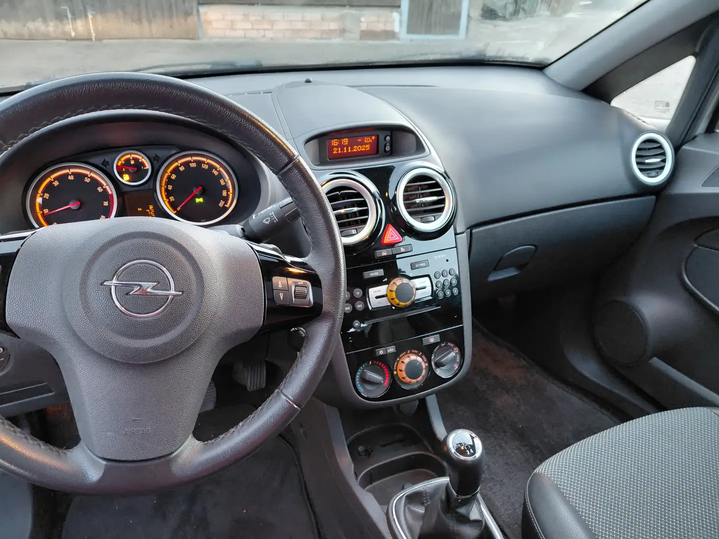 Opel Corsa Corsa 3-Türer 1.2 16V Innovation Pano-Dach Argent - 2