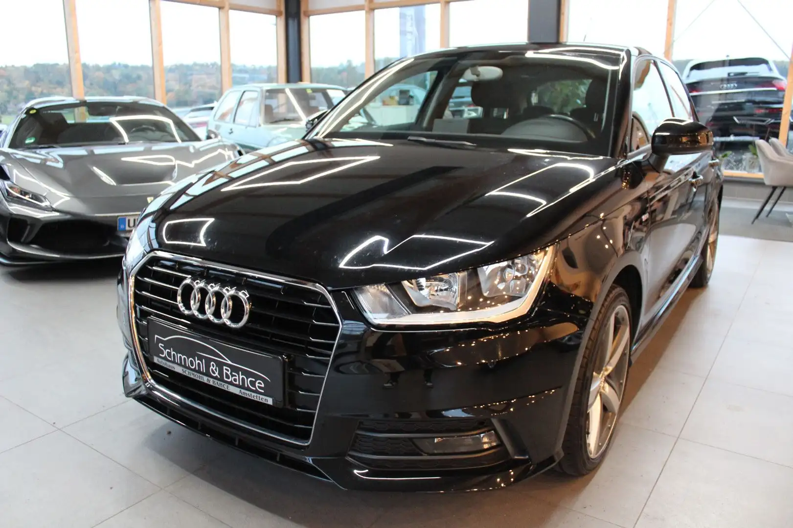 Audi A1 Sportback 1.0 TFSI S line sport Schwarz - 1