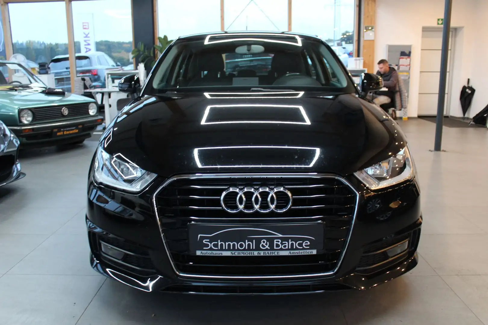 Audi A1 Sportback 1.0 TFSI S line sport Schwarz - 2