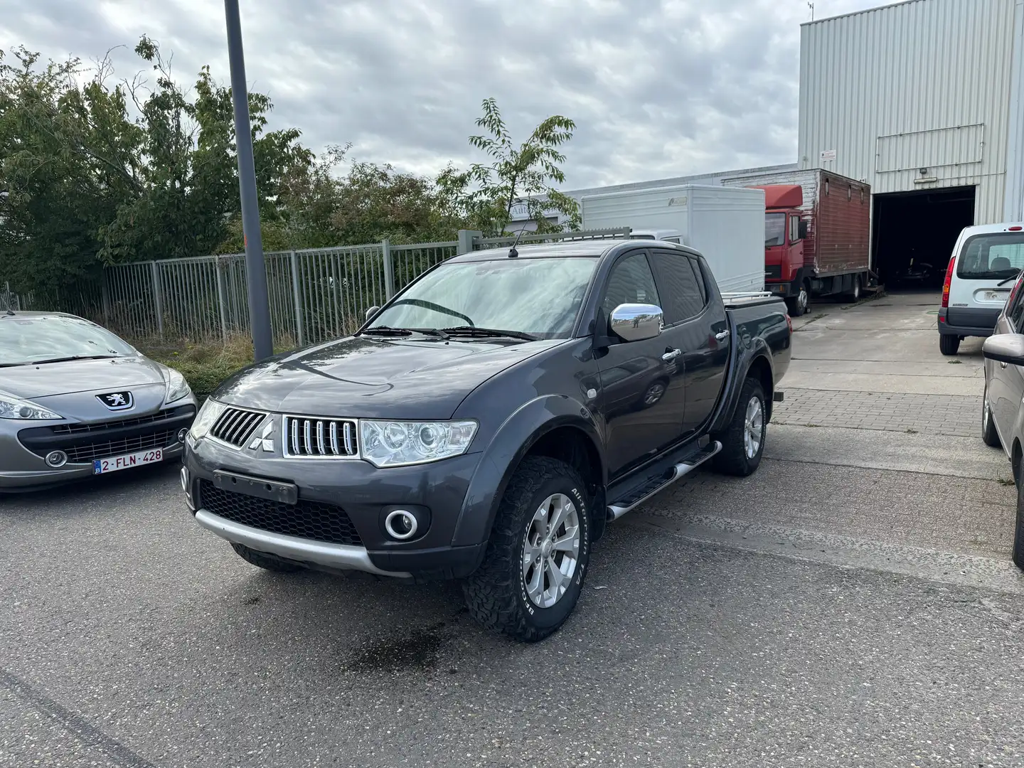 Mitsubishi L200 Серый - 1