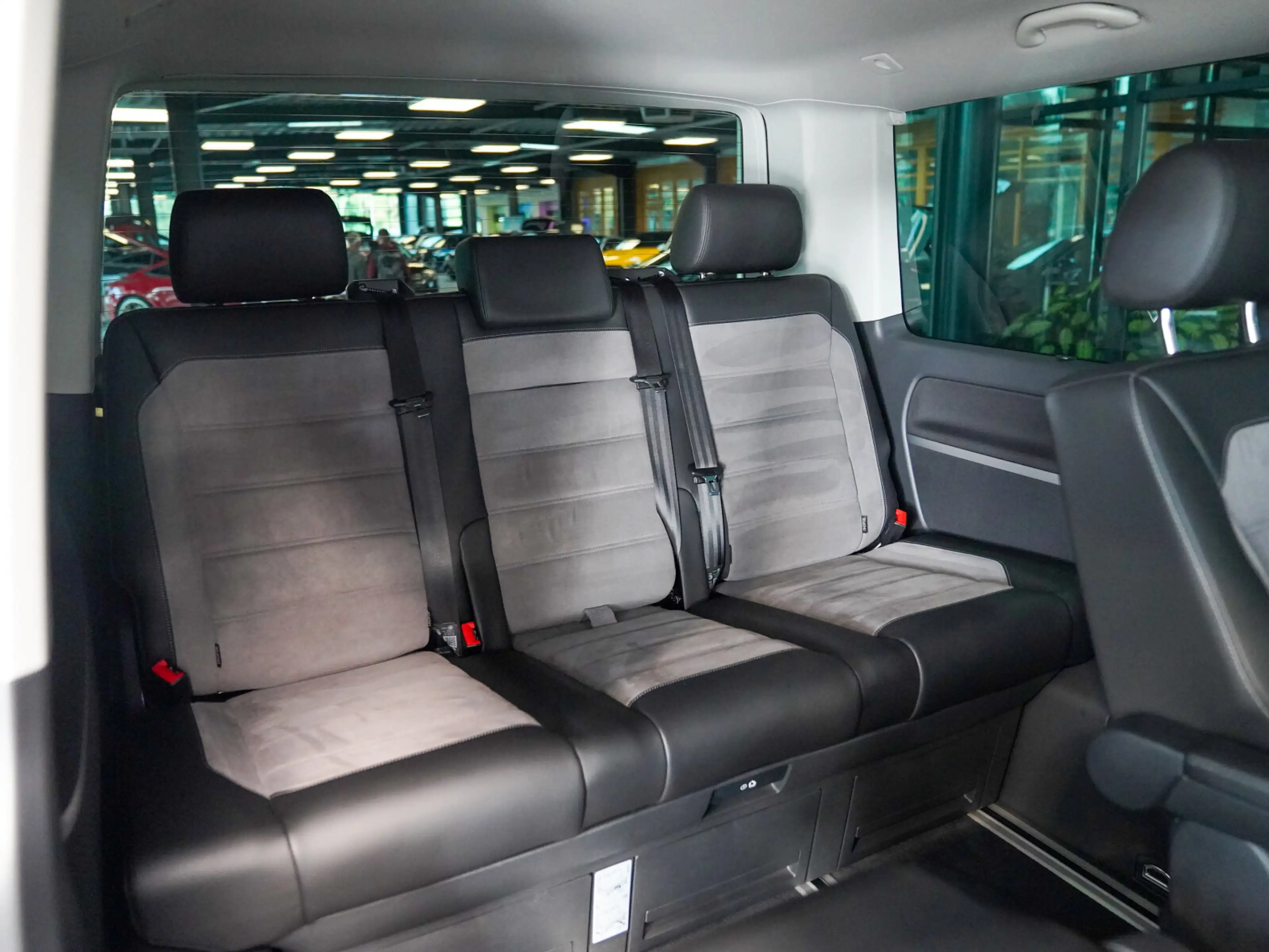 Volkswagen T6.1 Multivan Multivan 2.0 TDI 4M Edition AHK Standheizun — photo 15