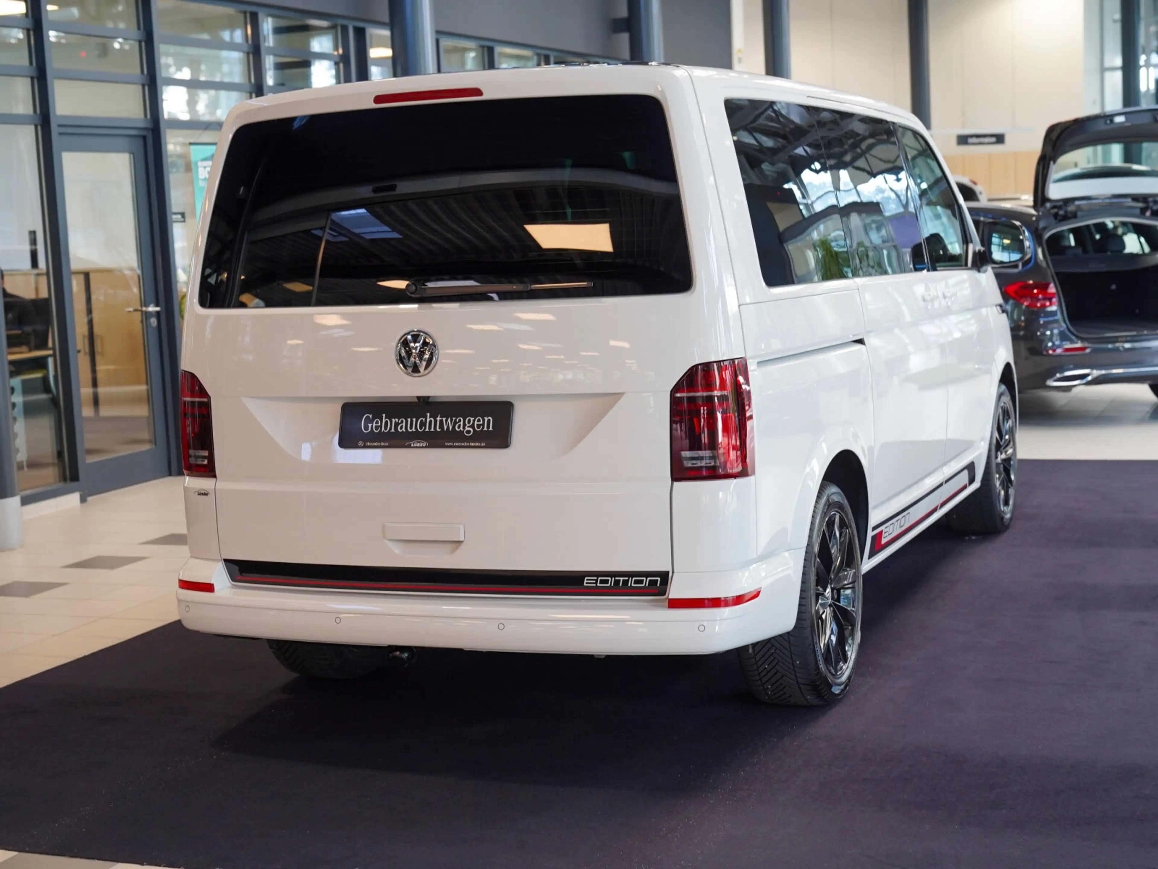 Volkswagen T6.1 Multivan Multivan 2.0 TDI 4M Edition AHK Standheizun — photo 3