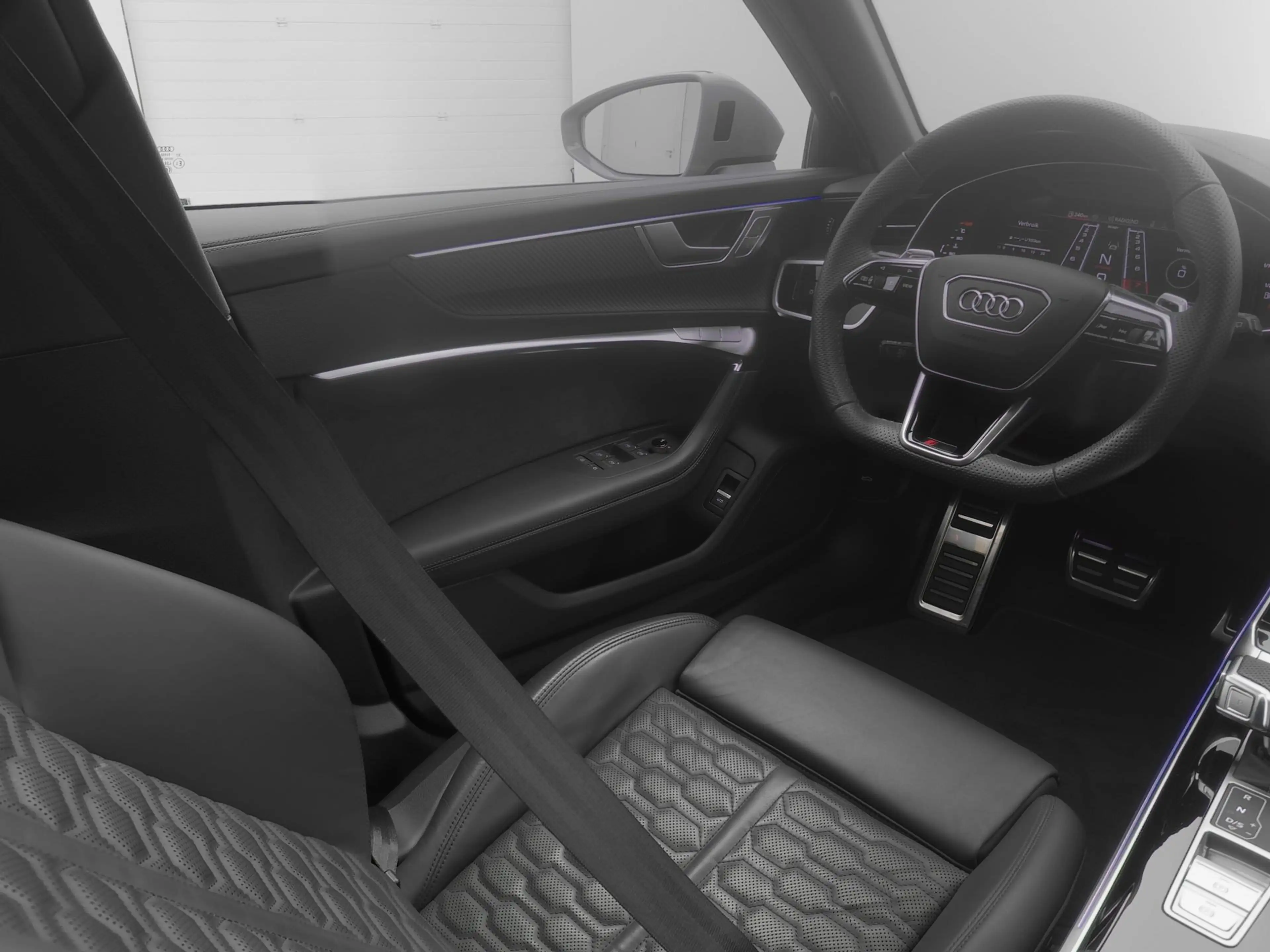 Audi A6 Avant RS 6 TFSi Quattro | PANO | DYNAMIC | 4WS | B — photo 11