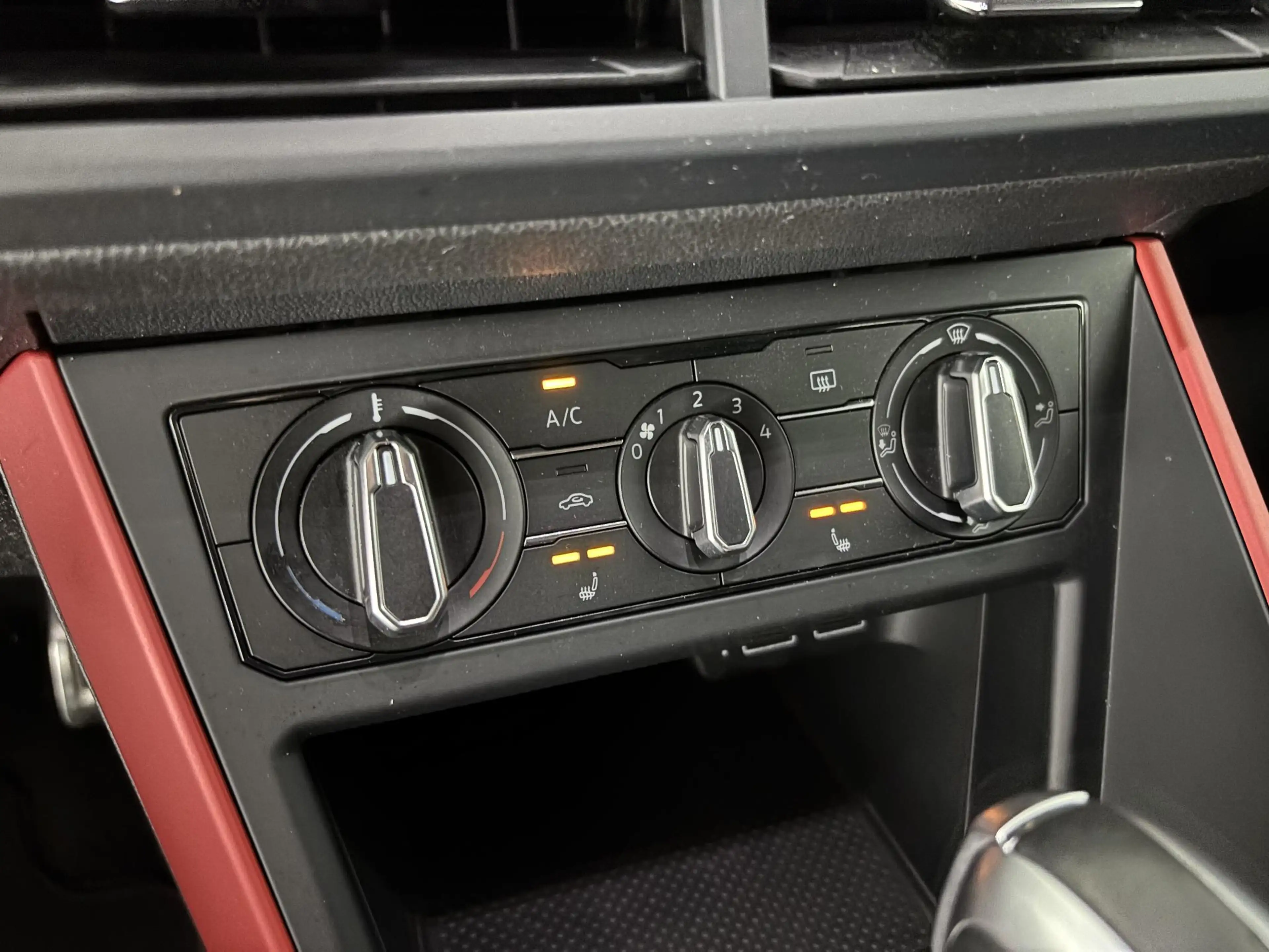 Volkswagen Polo GTI 2.0 TSI | TREKHAAK | CARPLAY | STOELVERW. | — photo 12