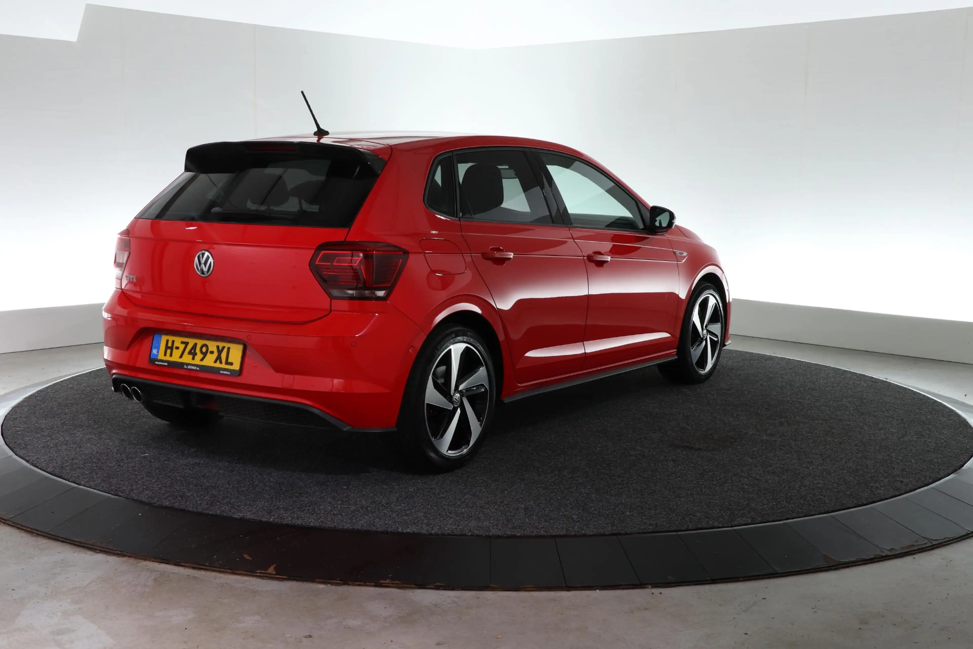 Volkswagen Polo GTI 2.0 TSI | TREKHAAK | CARPLAY | STOELVERW. | — photo 2