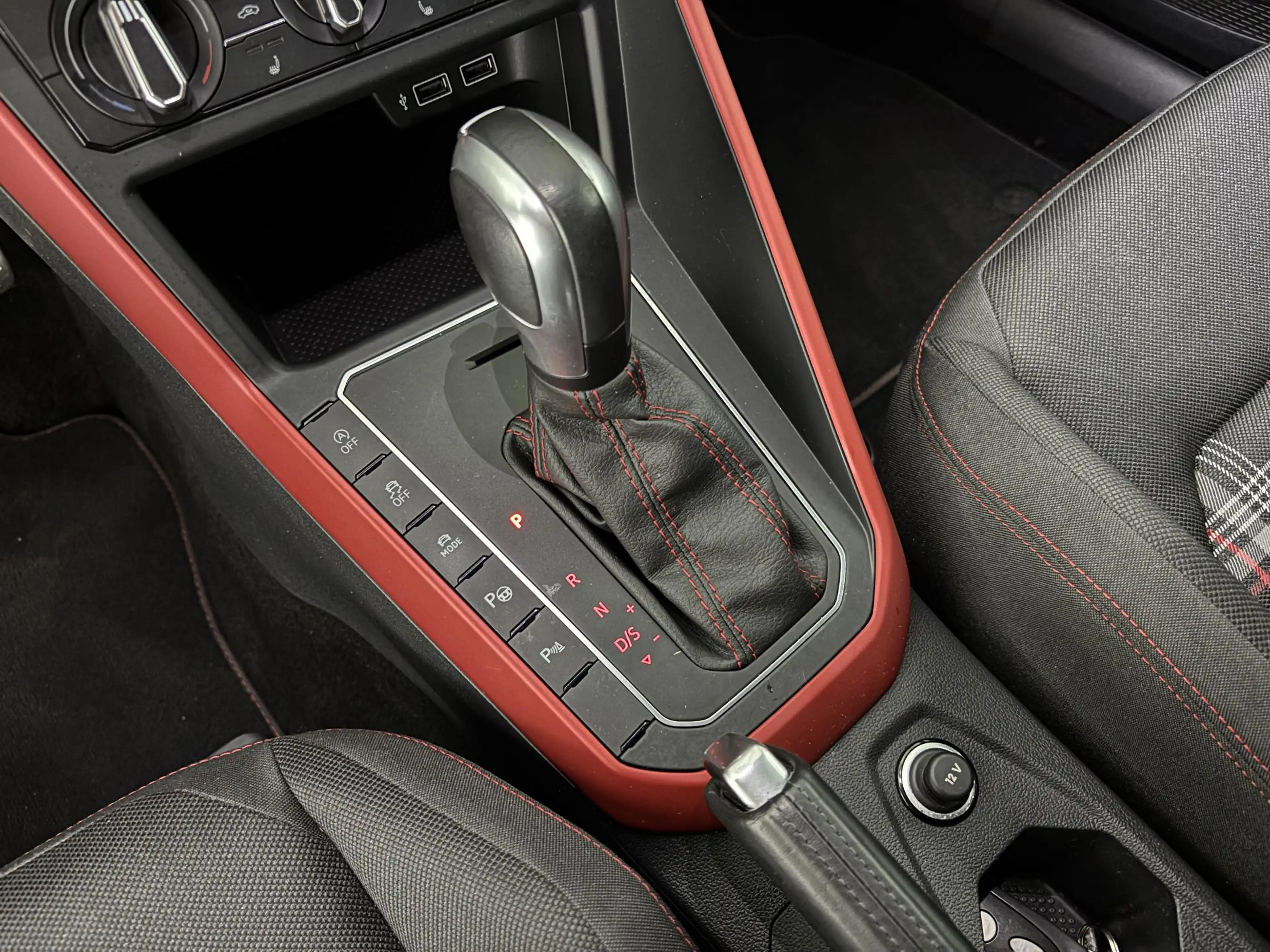 Volkswagen Polo GTI 2.0 TSI | TREKHAAK | CARPLAY | STOELVERW. | — photo 13