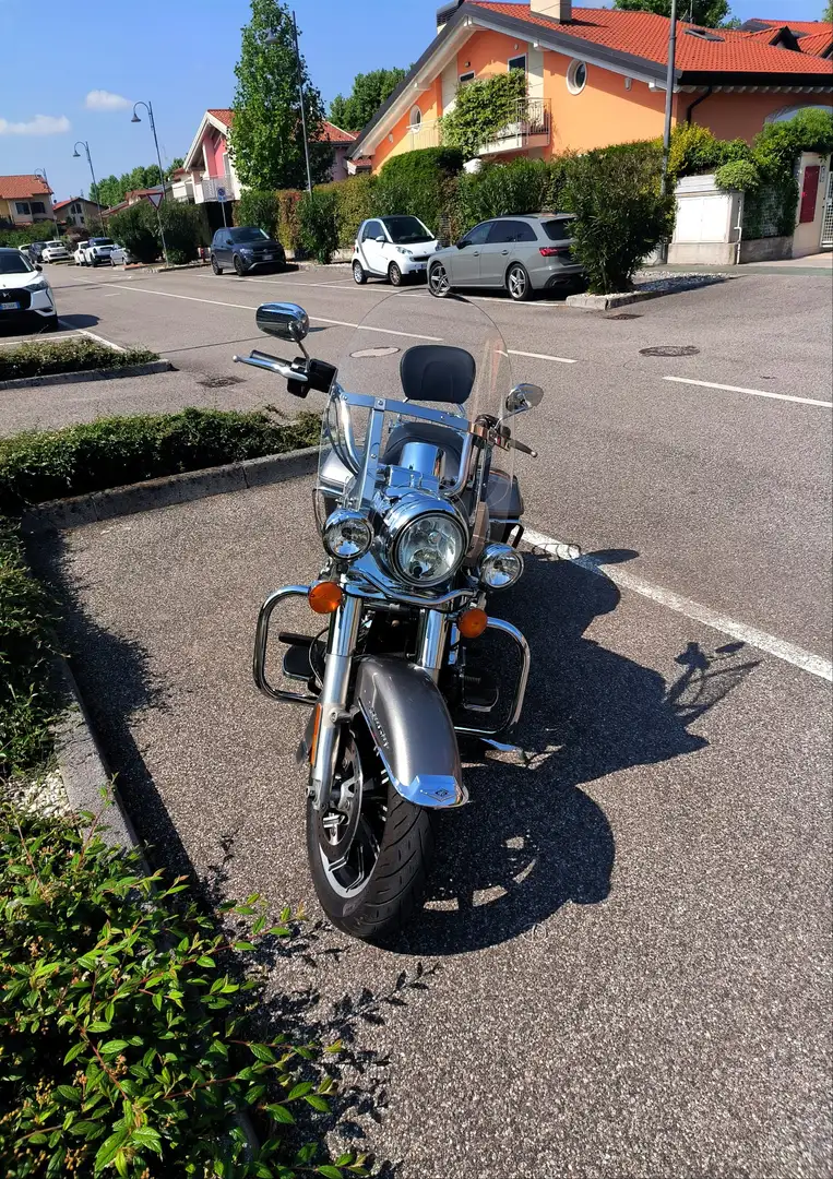 Harley-Davidson Road King srebrna - 2