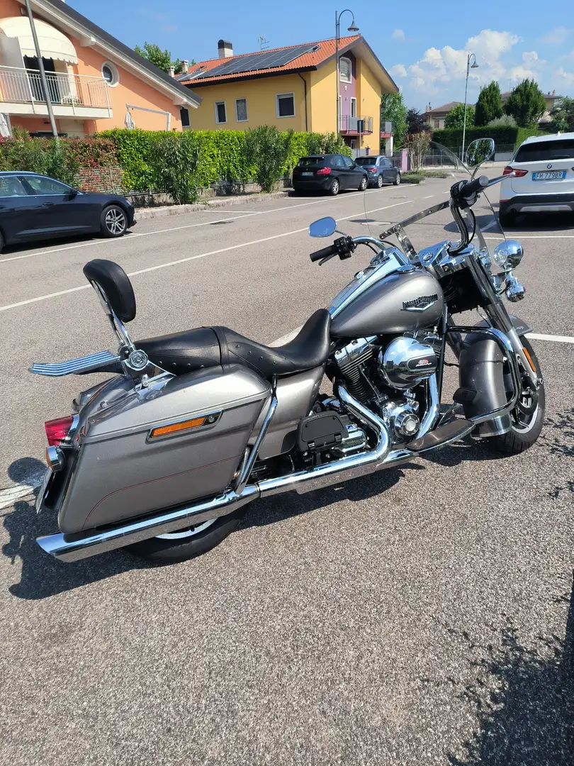 Harley-Davidson Road King srebrna - 1