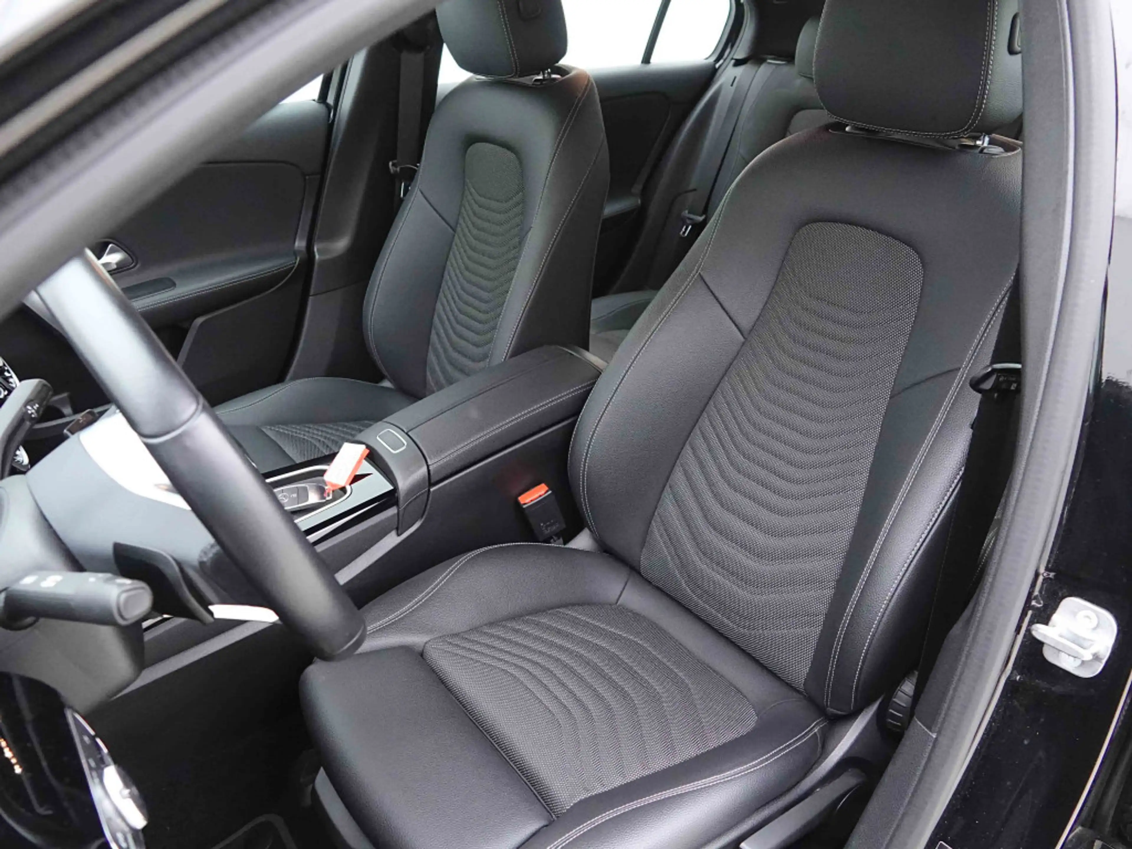 Mercedes-Benz A 250 PHEV 218 AUT Progressive | MBUX GPS | CAM | Sport Seats Heated | LED — photo 7