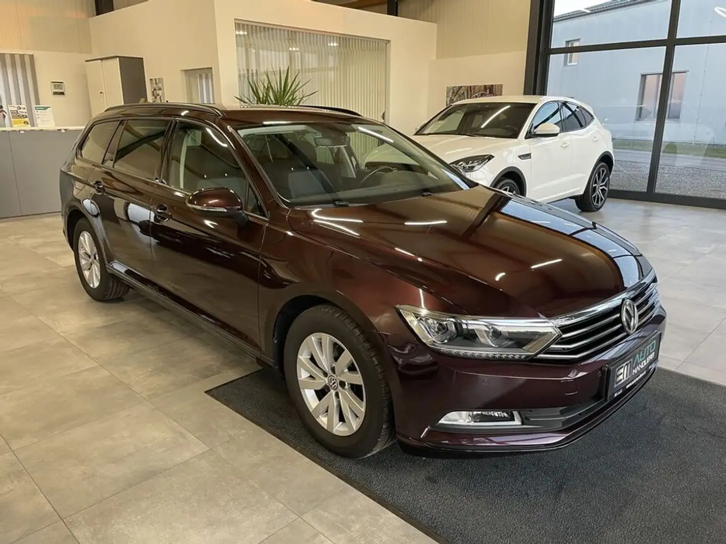 Volkswagen Passat Variant 1.6 TDI DSG *LED*PDC*NAV*ACC* Rood - 1