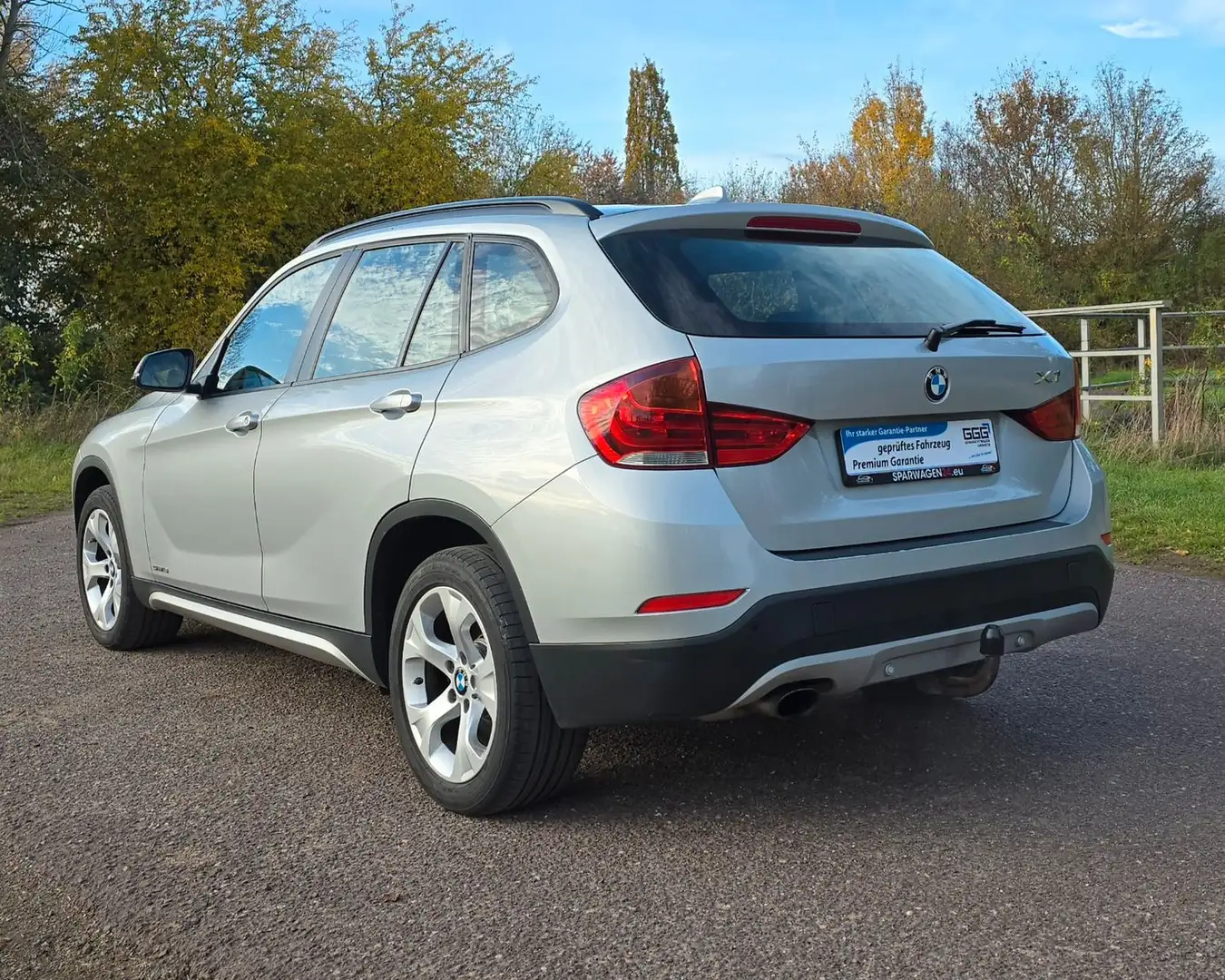 BMW X1 18 i sDrive Bi-Xenon SHZ AHK PDC ALU Silber - 2
