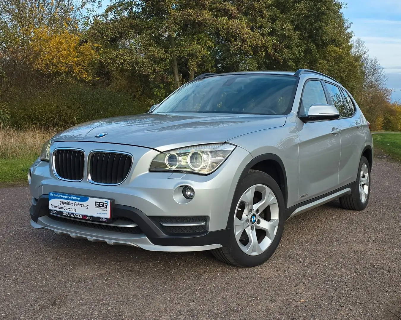 BMW X1 18 i sDrive Bi-Xenon SHZ AHK PDC ALU Silber - 1