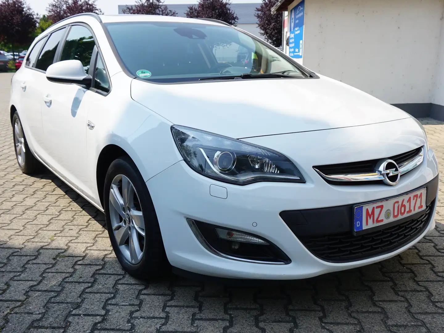 Opel Astra Edition Anhängerkupplung Blanc - 1