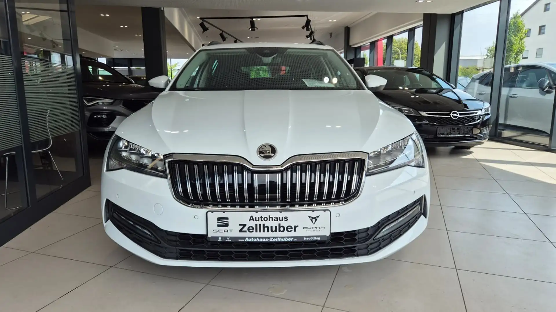Skoda Superb Combi 2.0 TDI DSG *ACC*Navi*LED* Weiß - 2