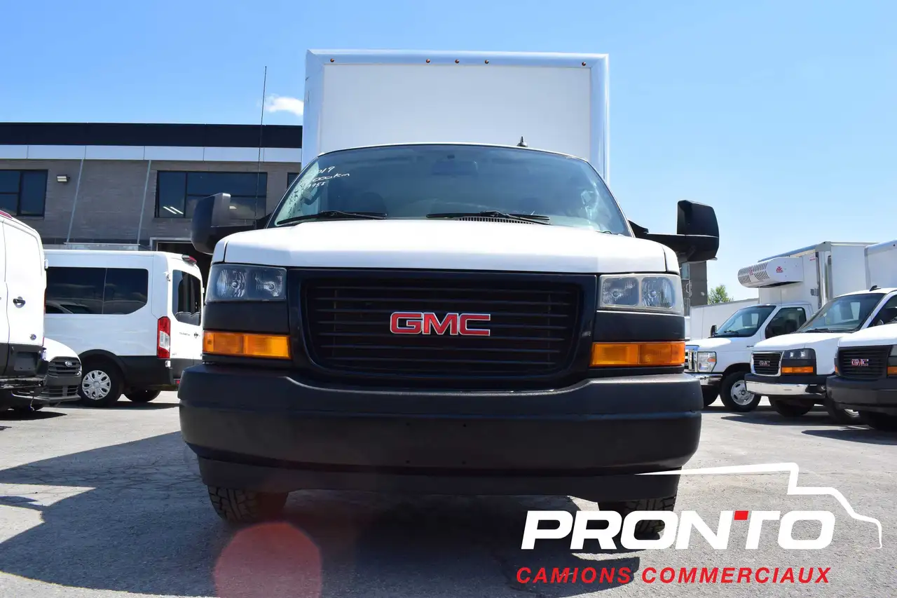 GMC Savana снимка GMC Savana
