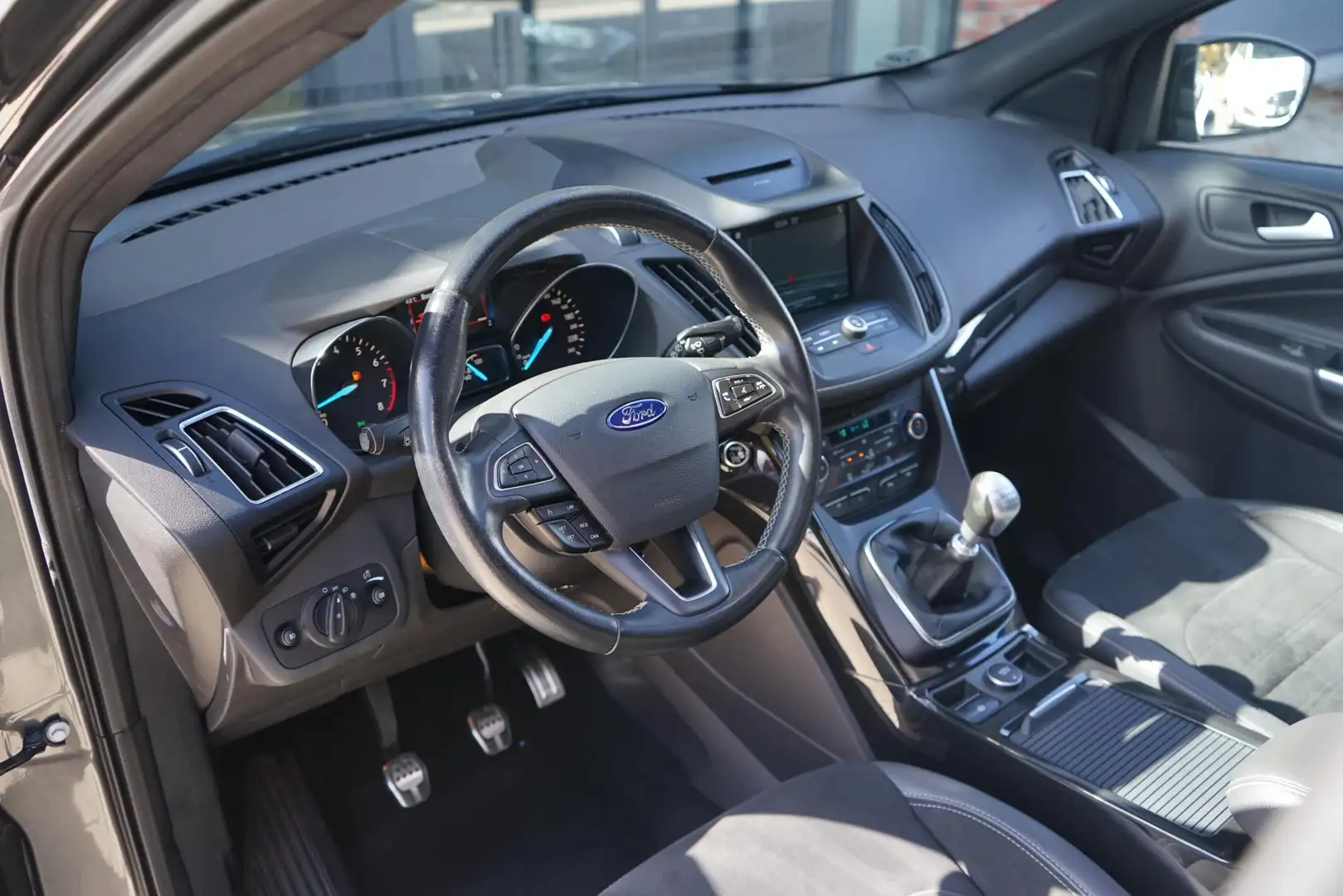 Ford Kuga 1.5 EcoBoost ST Line Cruise, Pano, Xenon, Clima, Gris - 2