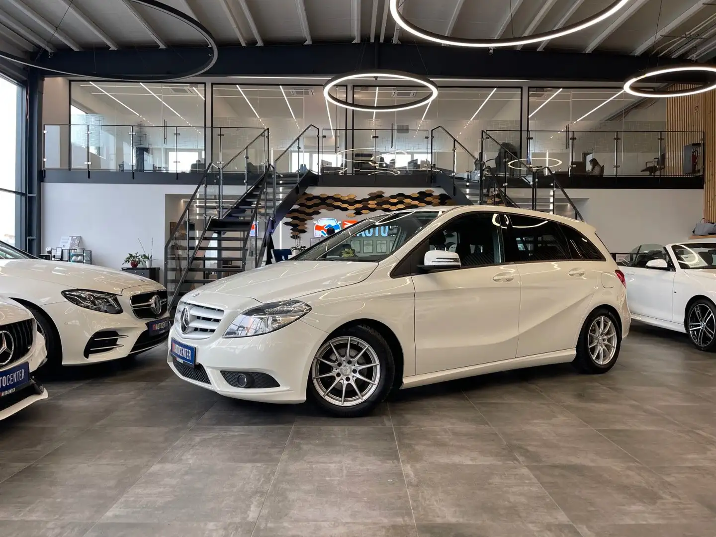 Mercedes-Benz B 180 *Kamera*Klima*Unfallfrei* Fehér - 1