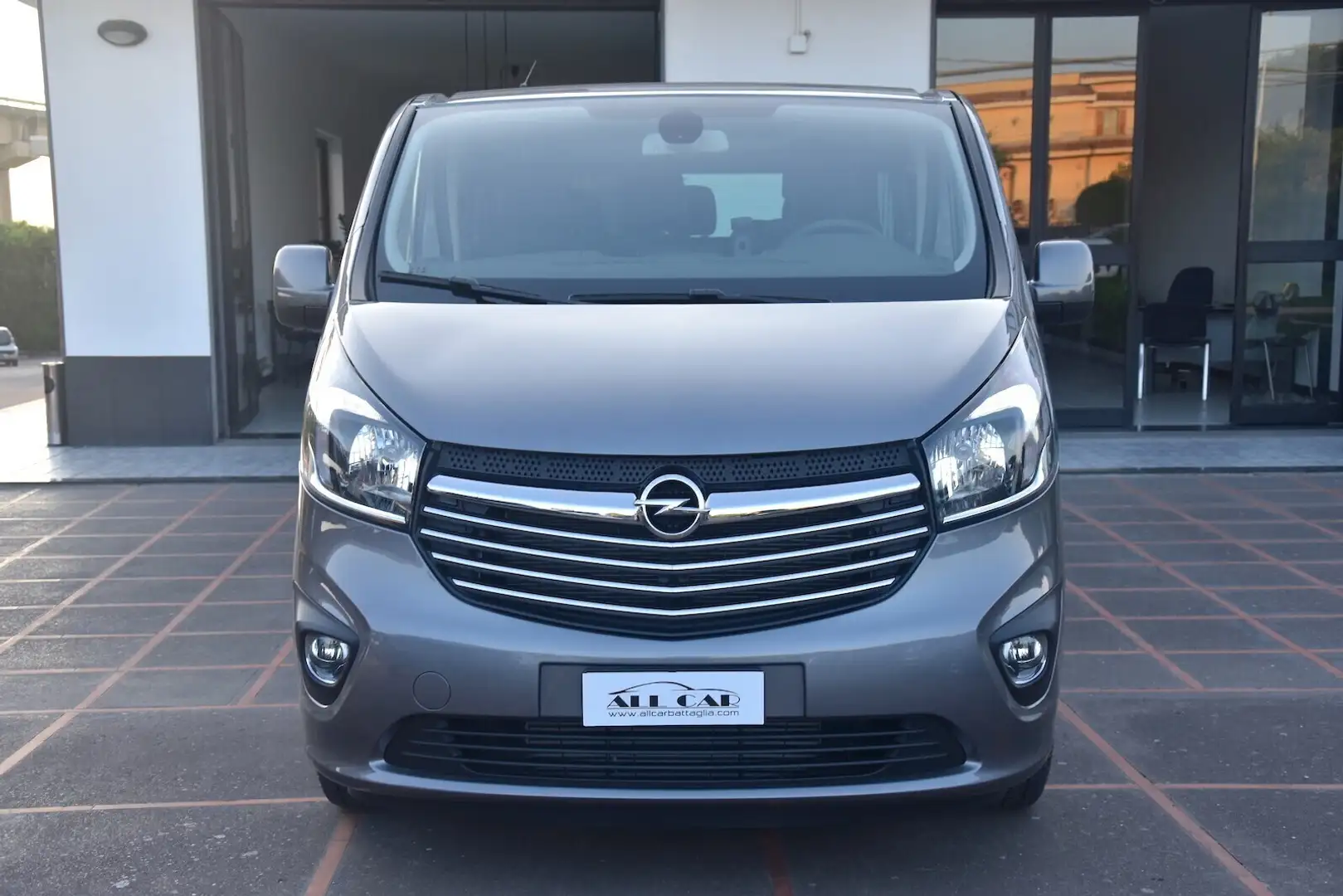 Opel Vivaro 9 posti 1.6 BiTurbo 145cv Passo Lungo - 4.000km Grigio - 2