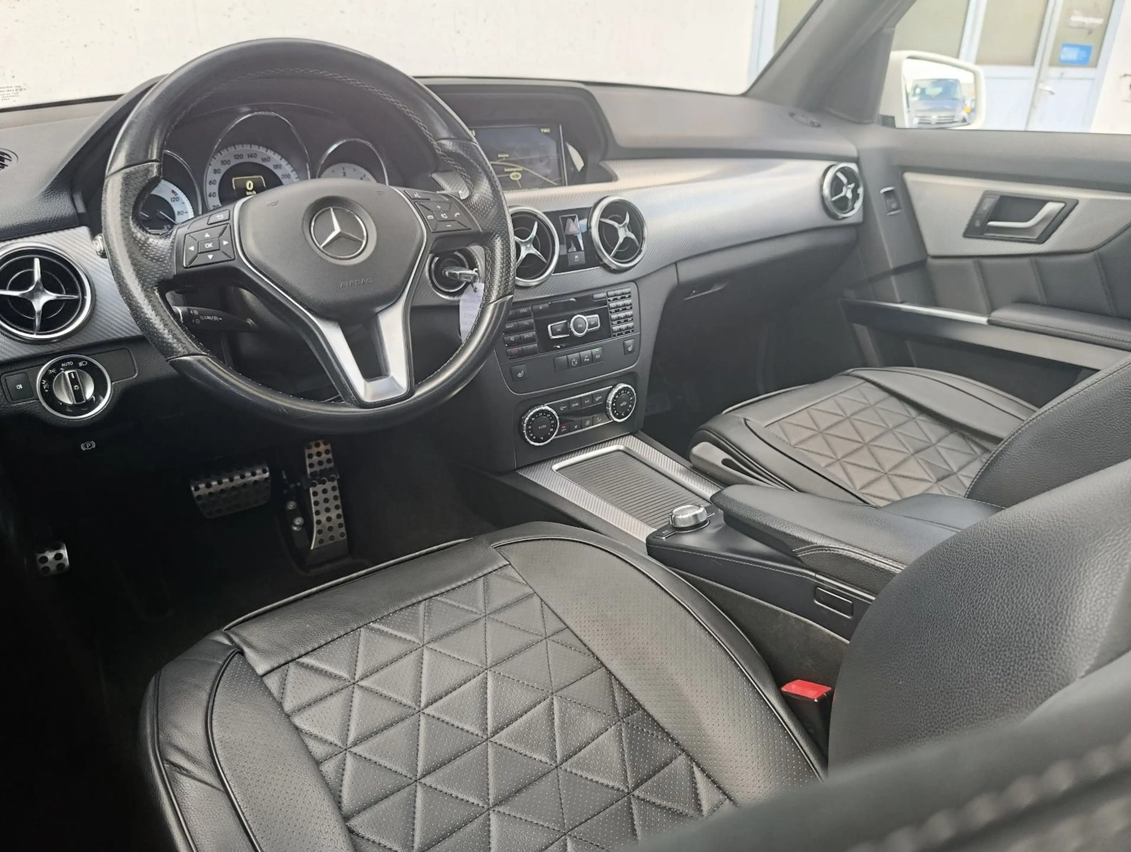 Mercedes-Benz GLK 250 CDI Xenon 4Matic Panorama Alcantara Navi — photo 11