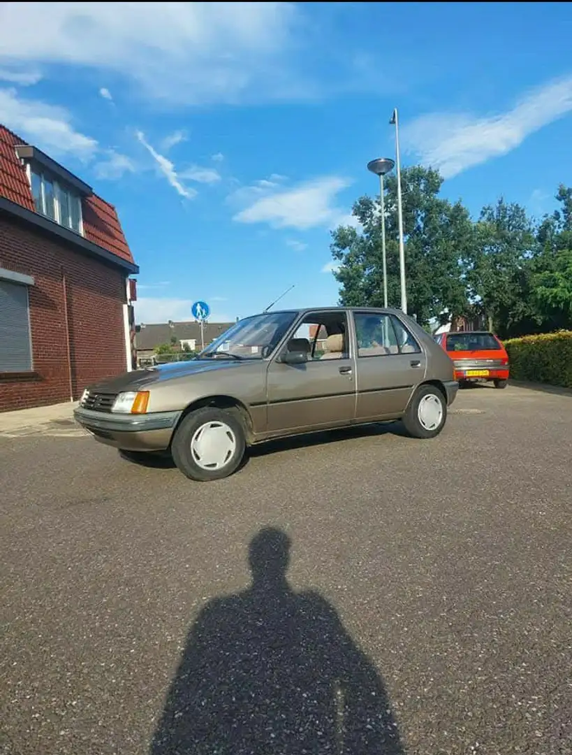 Peugeot 205 Autom. Beżowy - 2