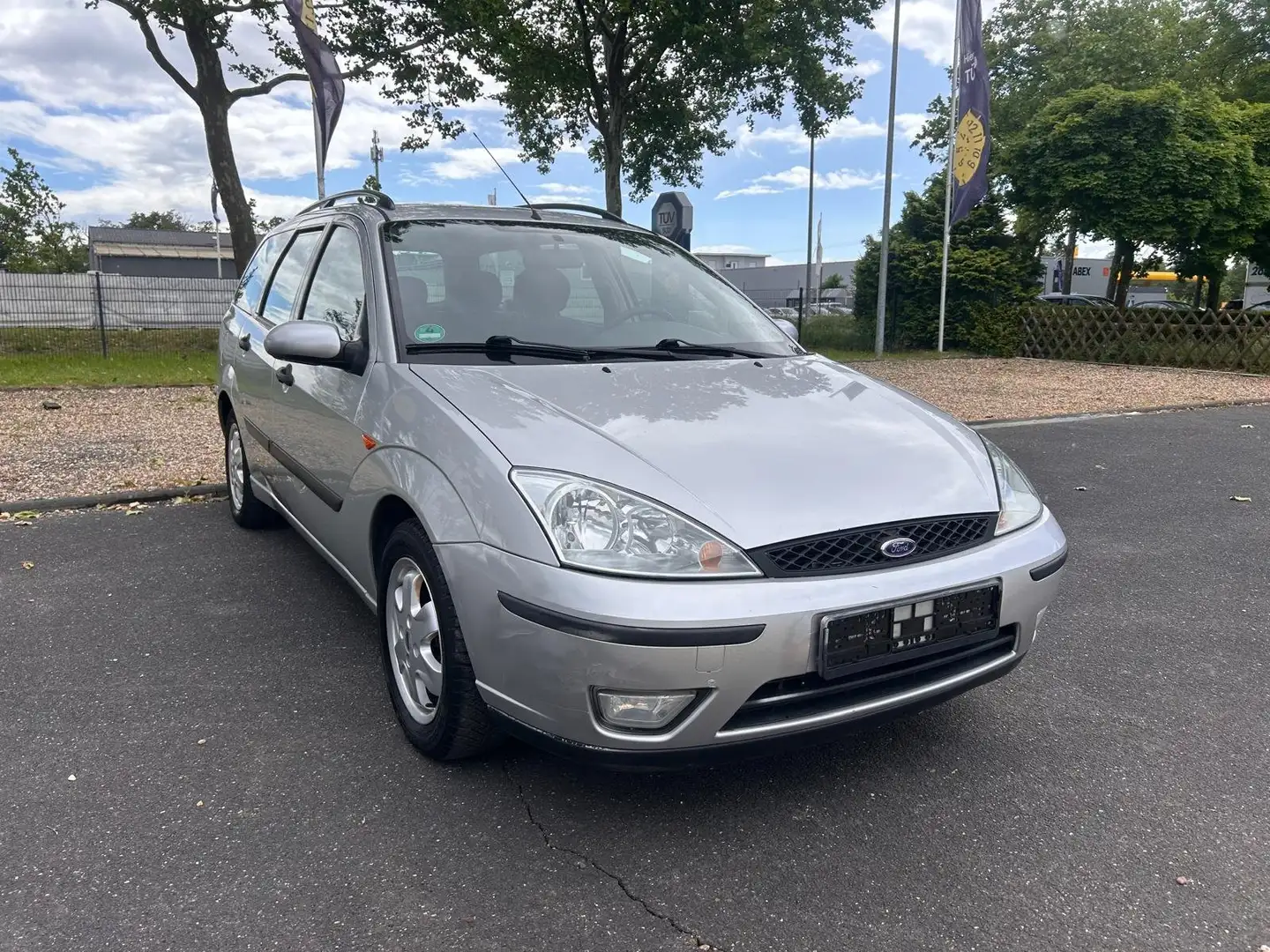 Ford Focus Focus 1.6 TÜV NEU Grau - 1