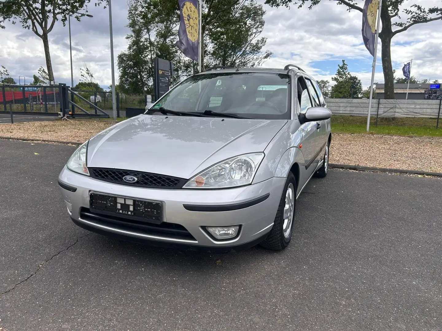 Ford Focus Focus 1.6 TÜV NEU Grau - 2
