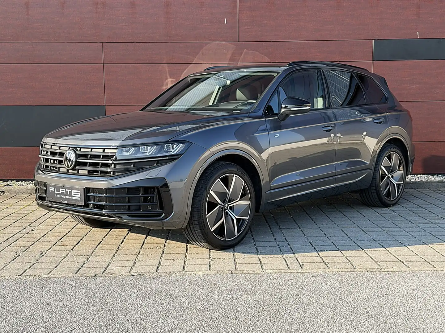 Volkswagen Touareg R-Line eHybrid 4Motion 5Jahre Gar.,AHK,Head-up,... Silber - 1
