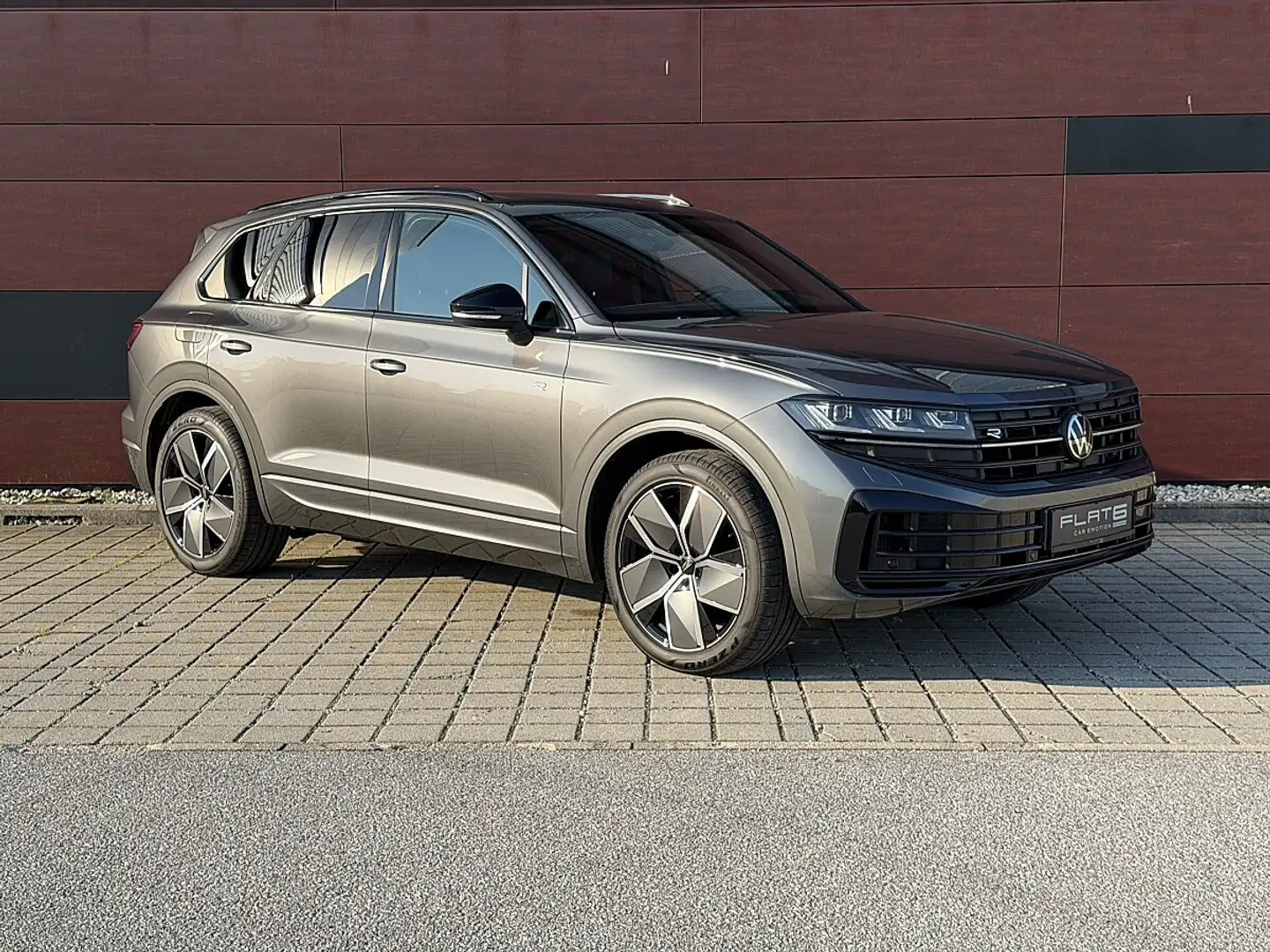 Volkswagen Touareg R-Line eHybrid 4Motion 5Jahre Gar.,AHK,Head-up,... Silber - 2