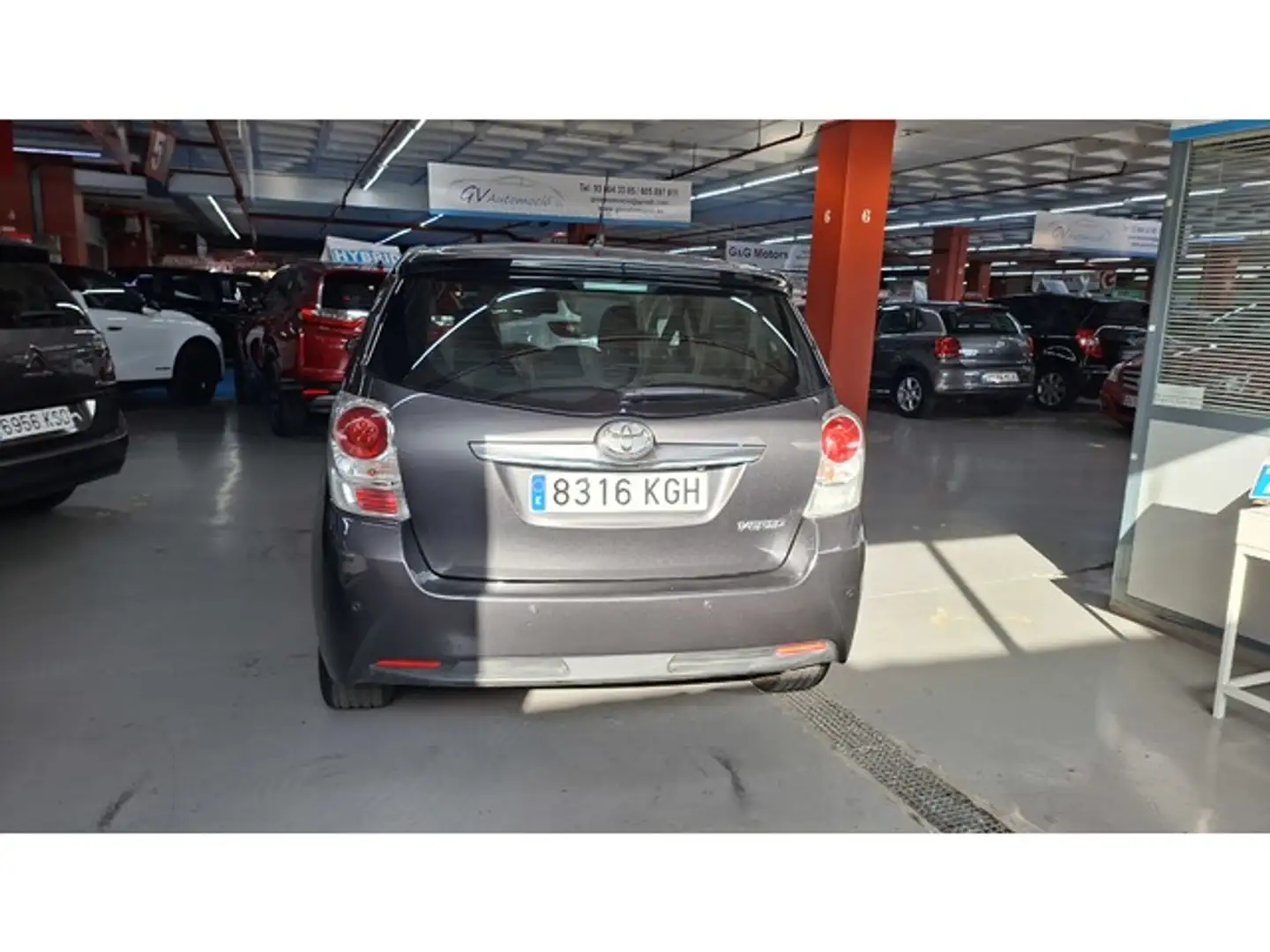Toyota Verso 130 Advance 7pl. Gris - 2