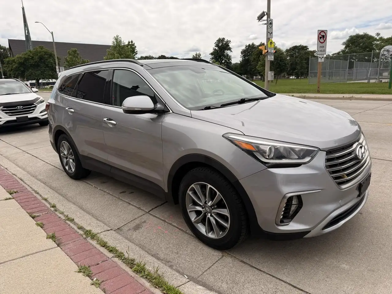 Hyundai SANTA FE photo Hyundai SANTA FE