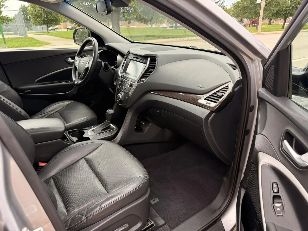 Hyundai SANTA FE photo Hyundai SANTA FE