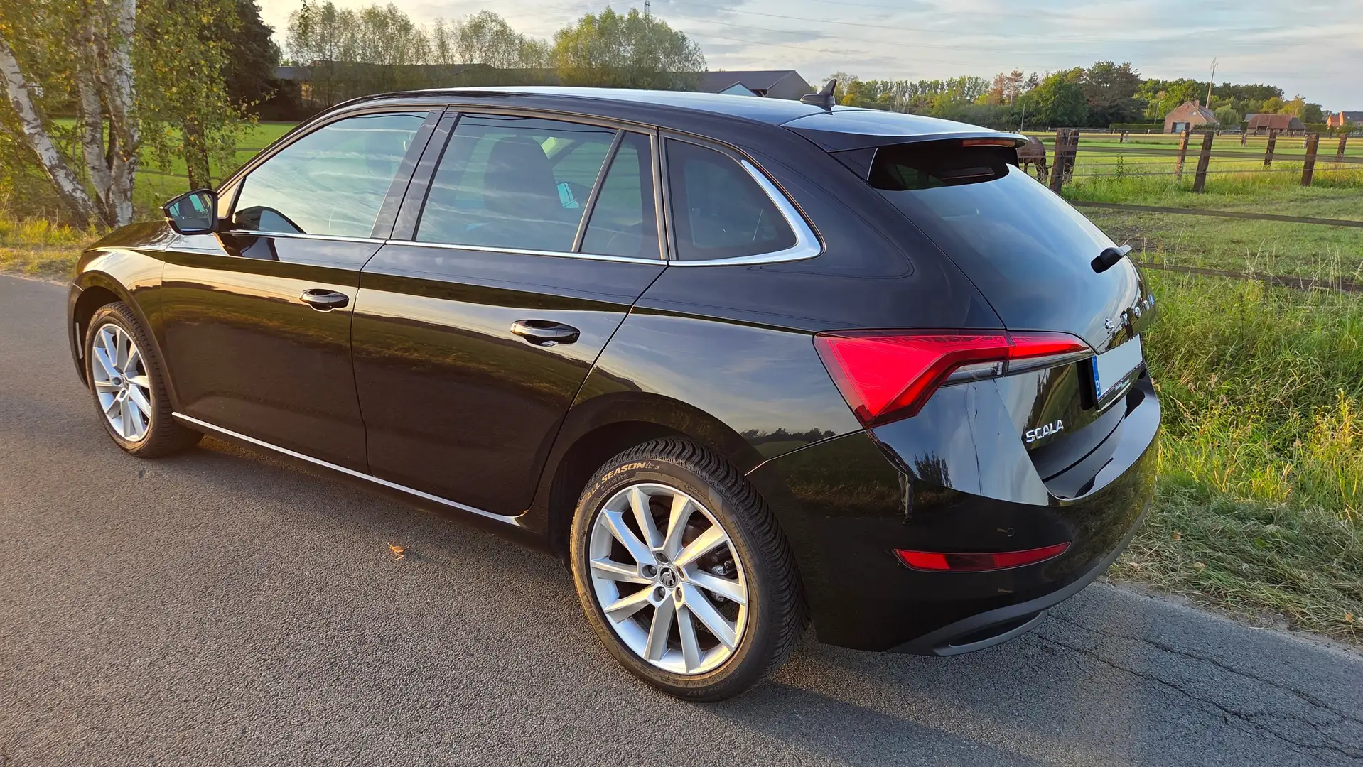 Skoda Scala 1.0 TSI automatische versnellingsbak Noir - 2