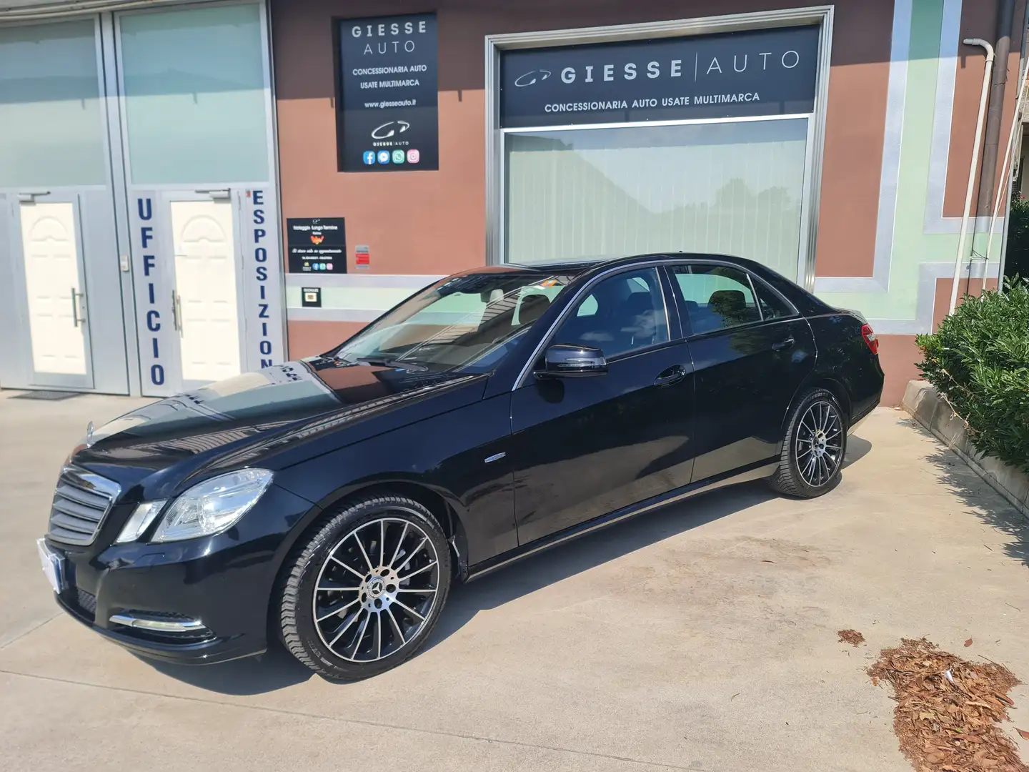 Mercedes-Benz E 220 Classe E - 220cdi BlueEff Auto Navi Xeno Pelle Nero - 2