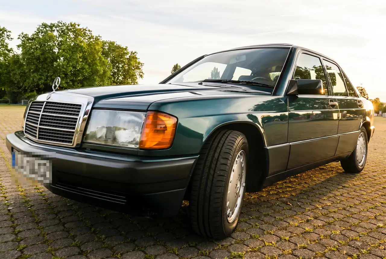 Mercedes-Benz 190 D 2.5 Avantgarde verde, foto 1