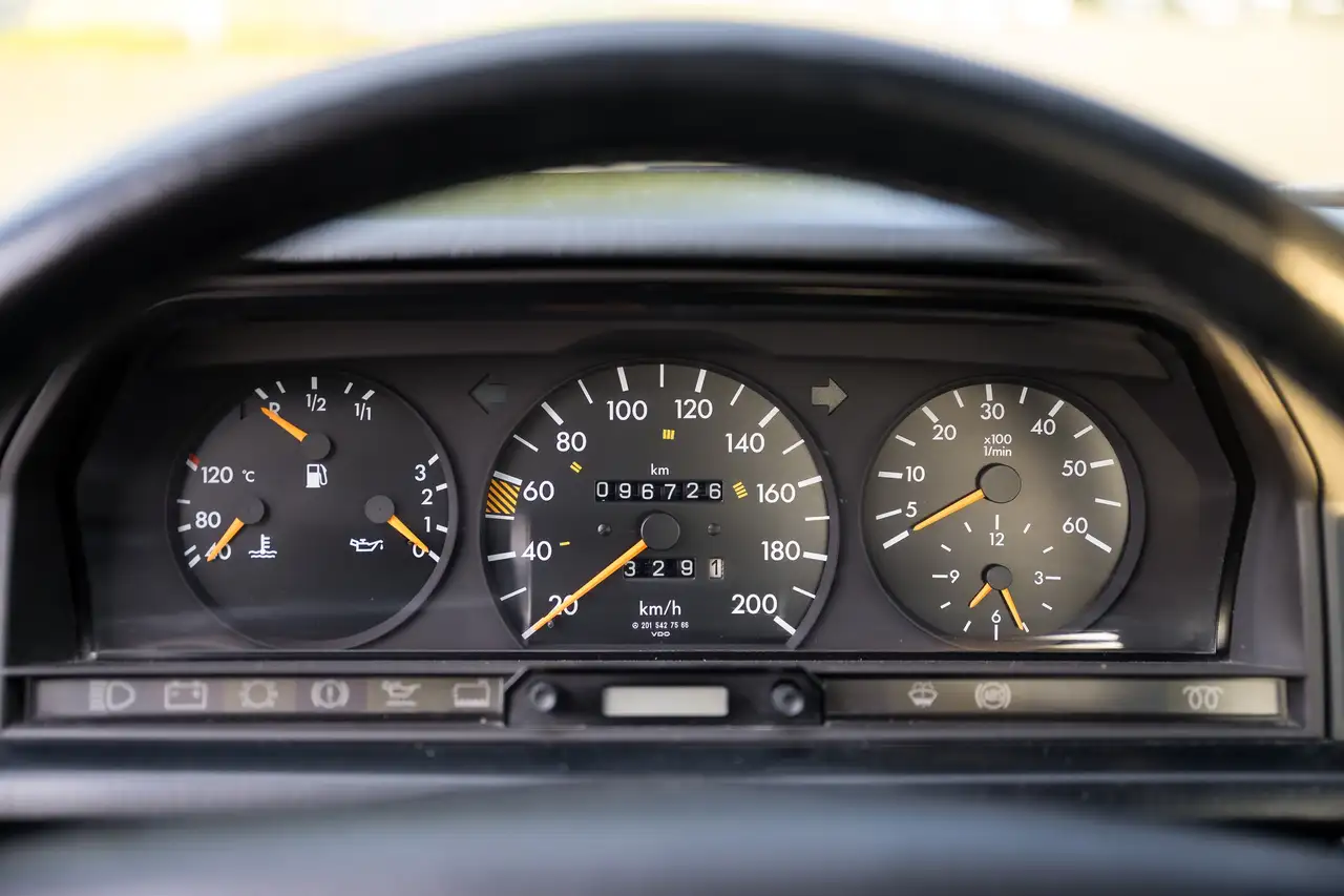 Mercedes-Benz 190 D 2.5 Avantgarde verde, foto 5