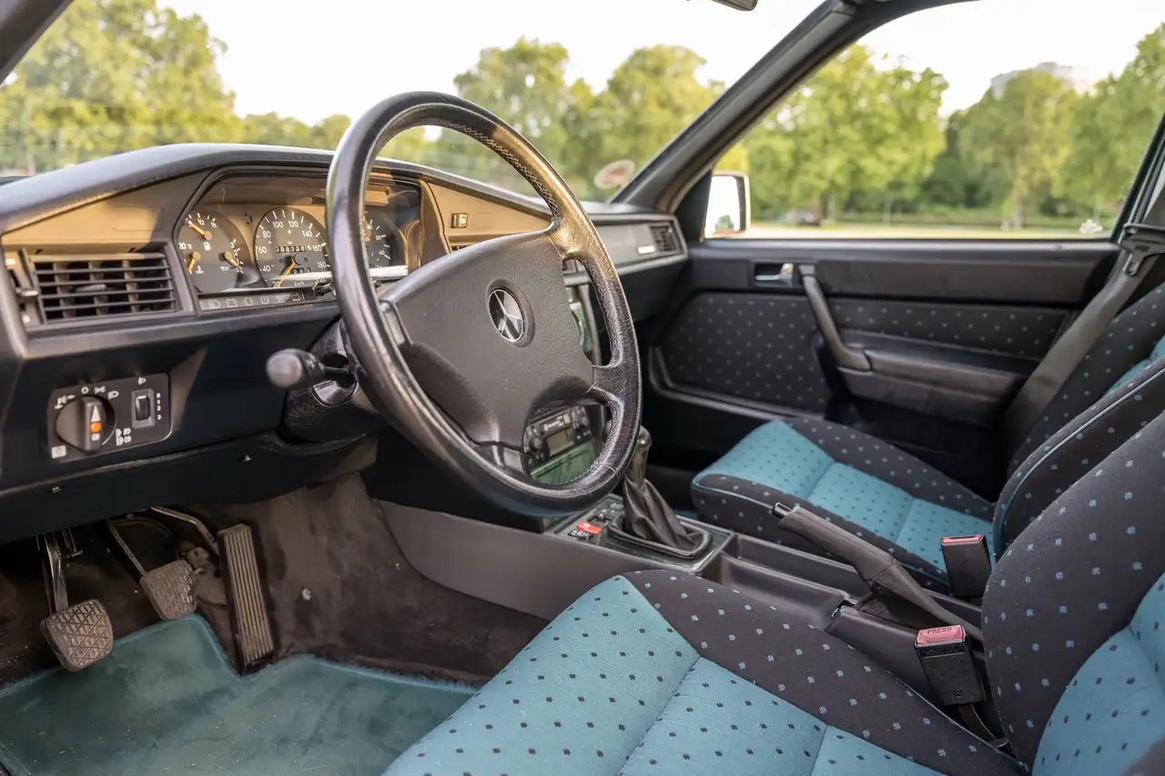 Mercedes-Benz 190 D 2.5 Avantgarde verde, foto 11