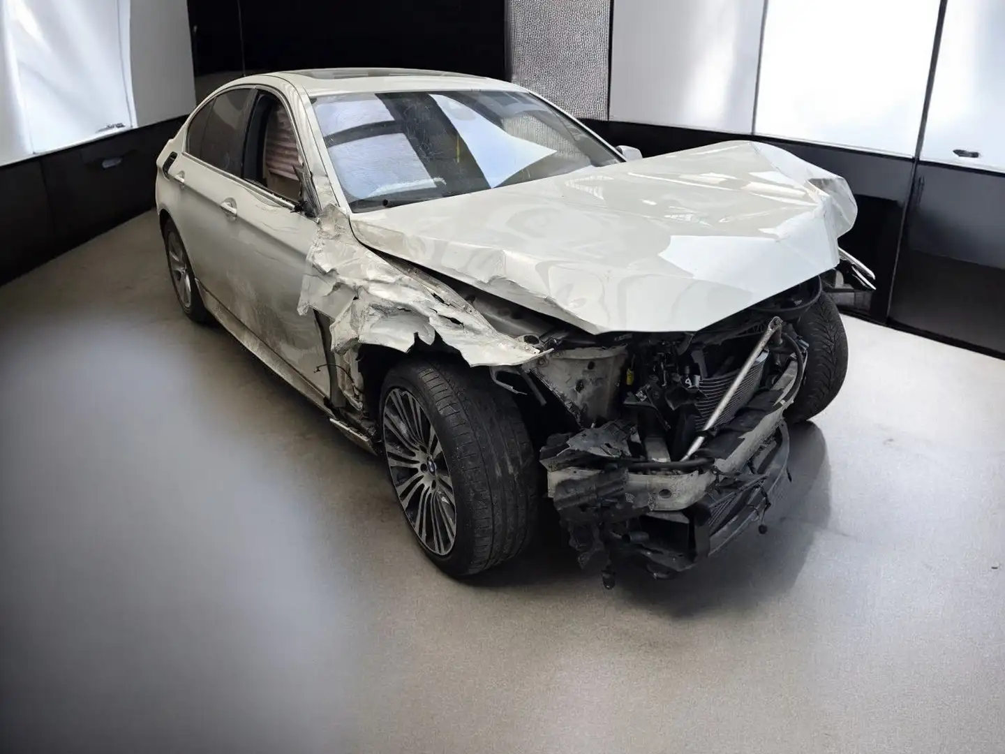 BMW 535 d xDrive Aut. UNFALL Getriebe und Motor NEU Blanc - 2