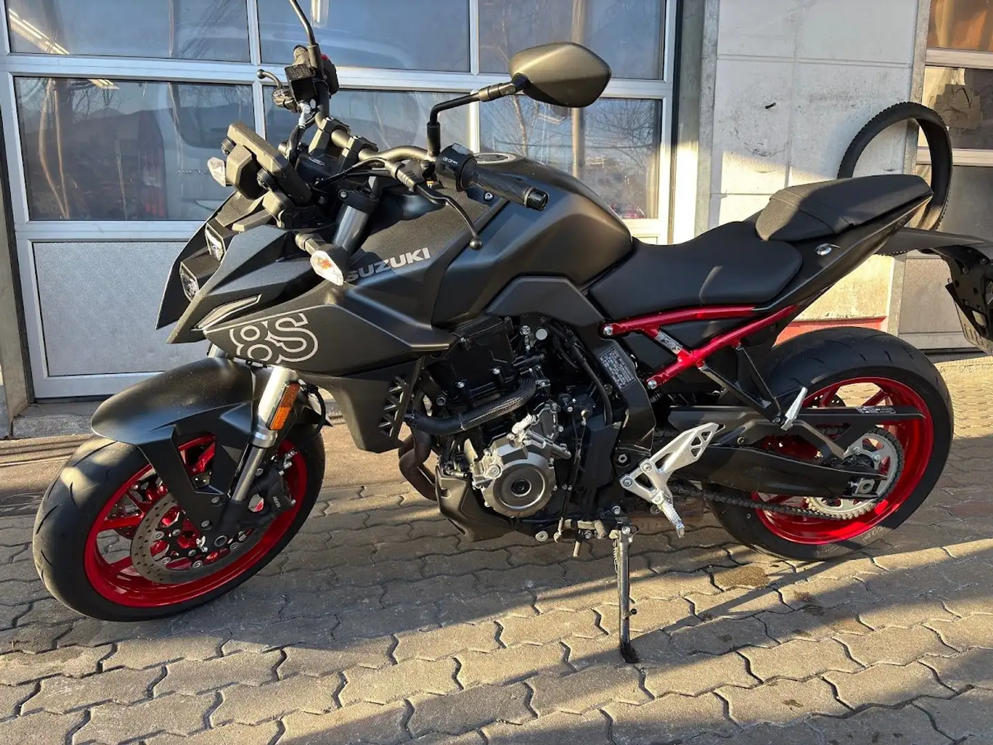 Suzuki GSX 8S 2025 Negro - 1