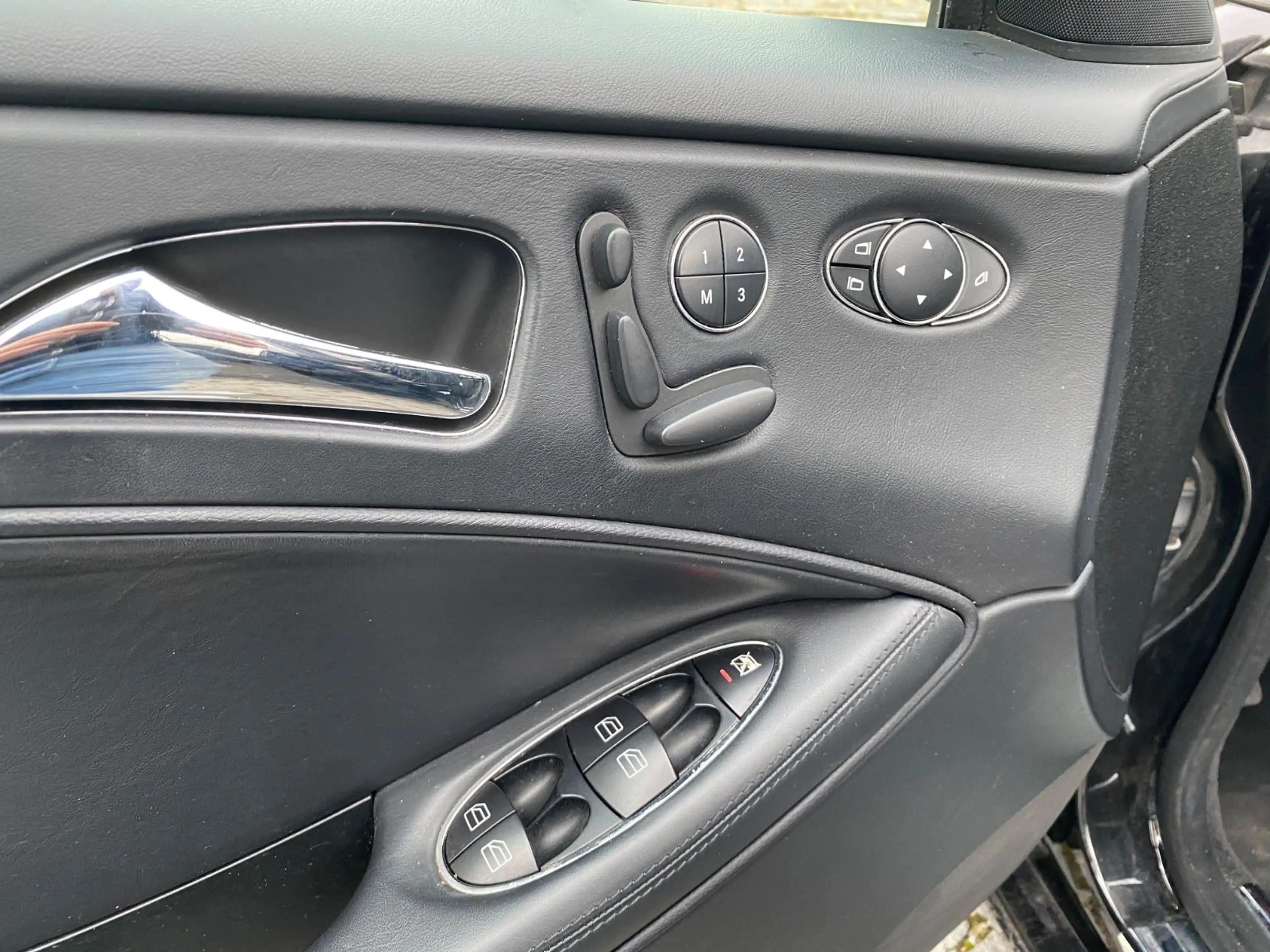 Mercedes-Benz CLS 350 CGI — photo 14