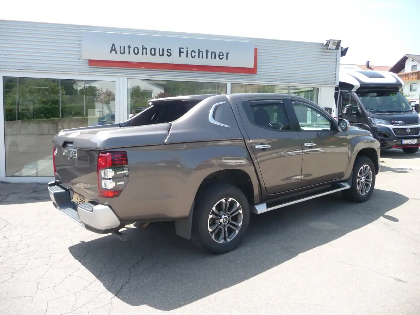Mitsubishi L200 Doppelkabine PLUS FA-Paket 2.2 DI-D 4WD AT Braun - 2