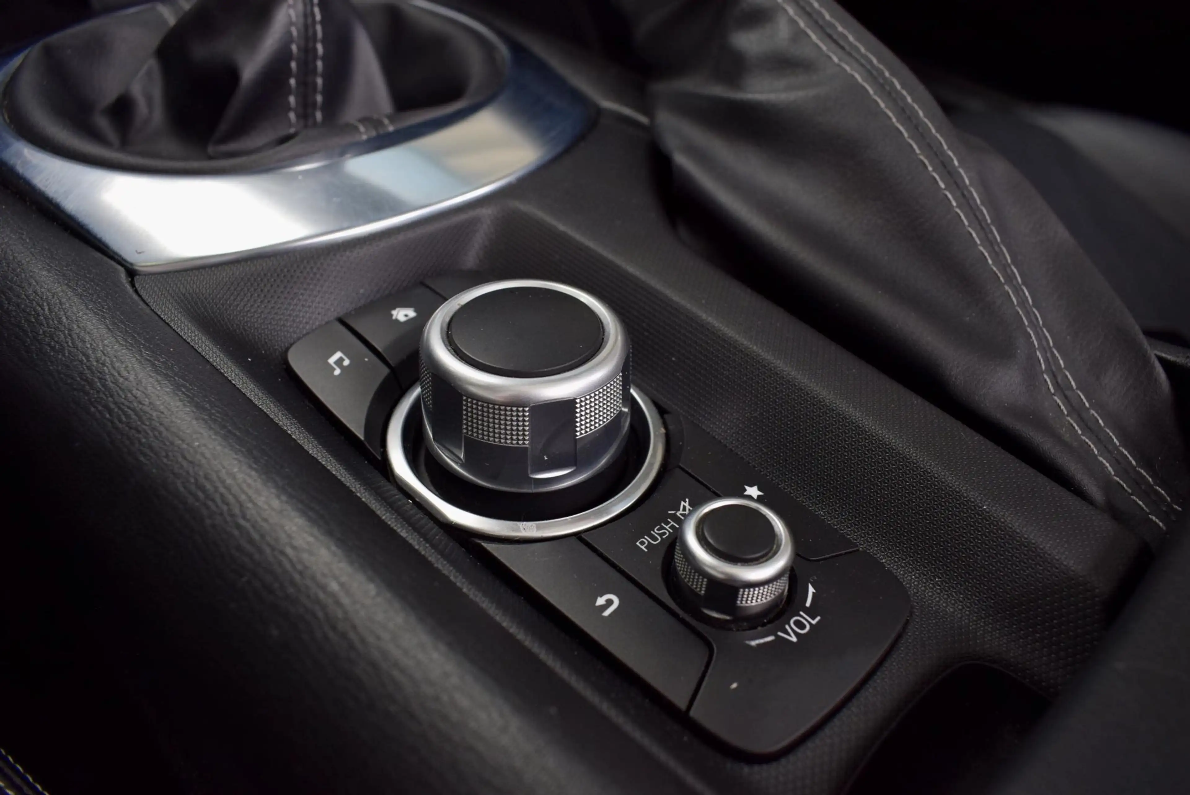 Mazda MX-5 2.0 SkyActiv-G 184 Luxury — photo 21