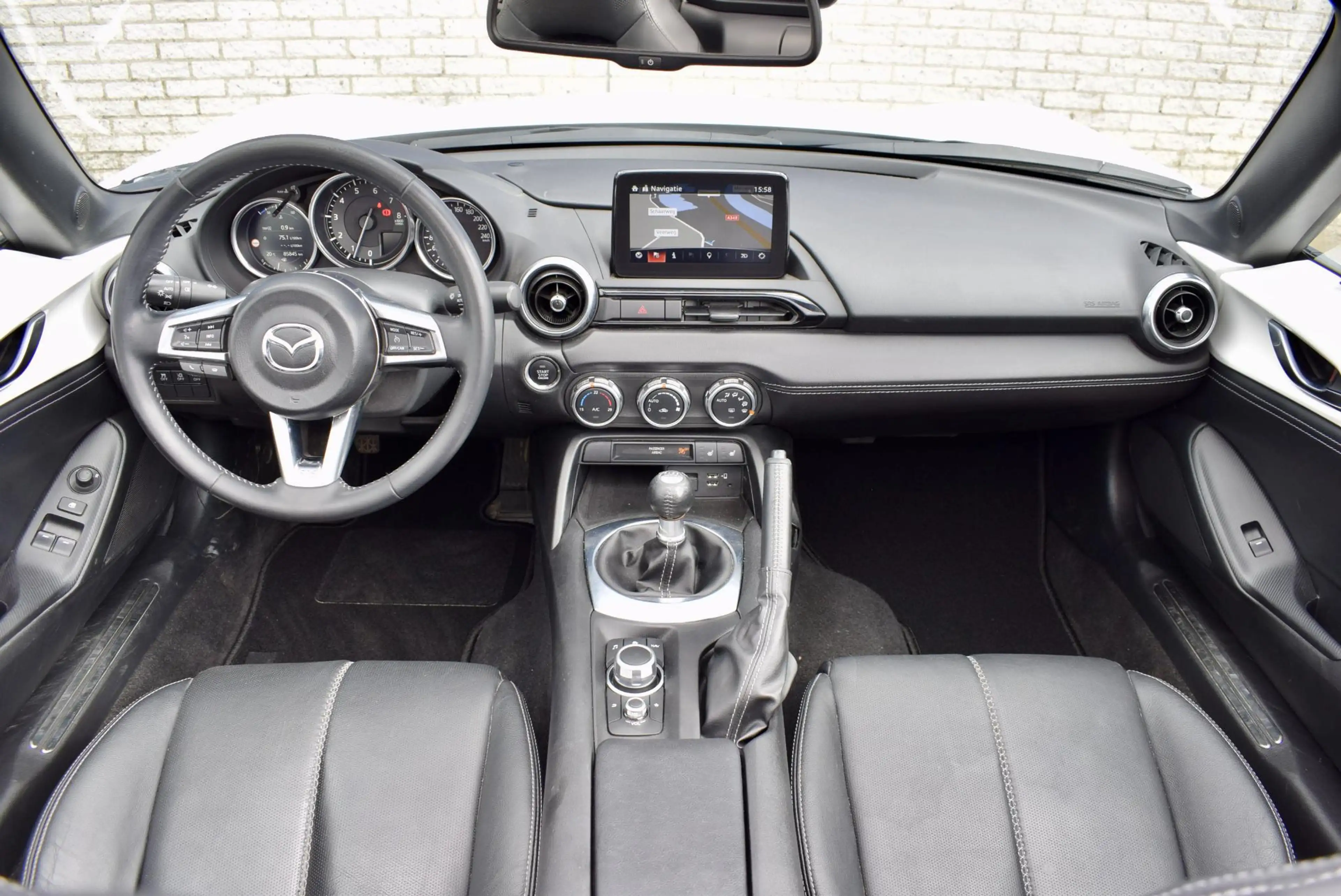 Mazda MX-5 2.0 SkyActiv-G 184 Luxury — photo 12