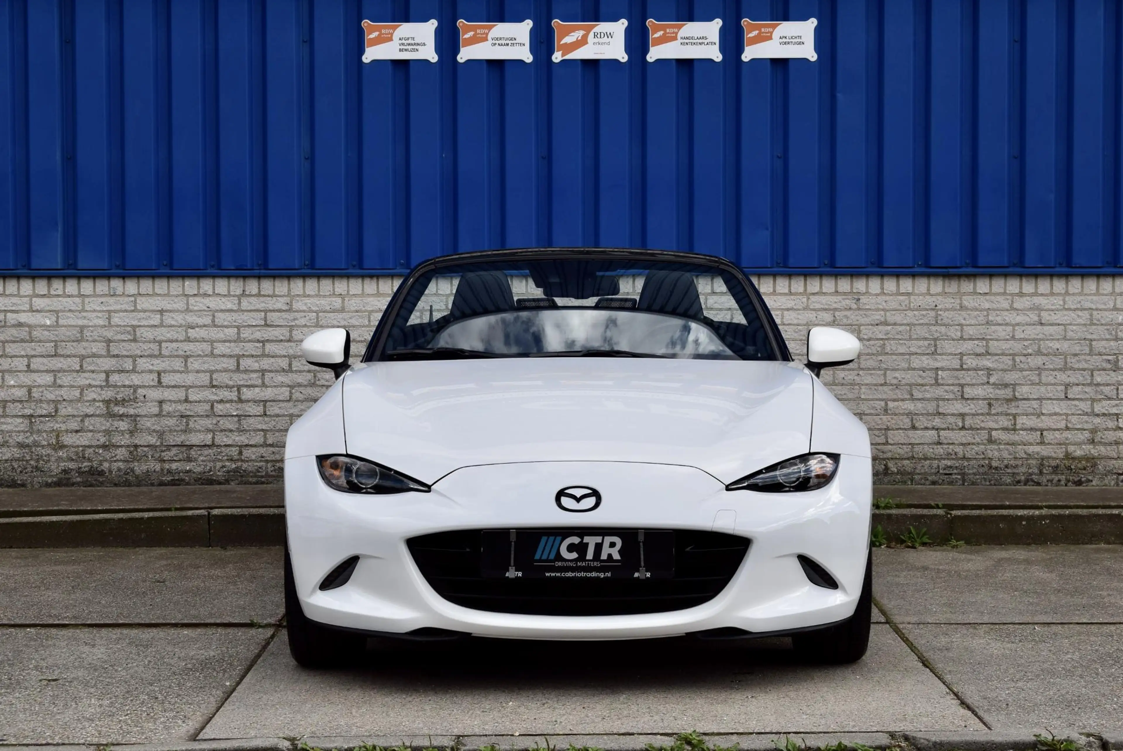Mazda MX-5 2.0 SkyActiv-G 184 Luxury — photo 2