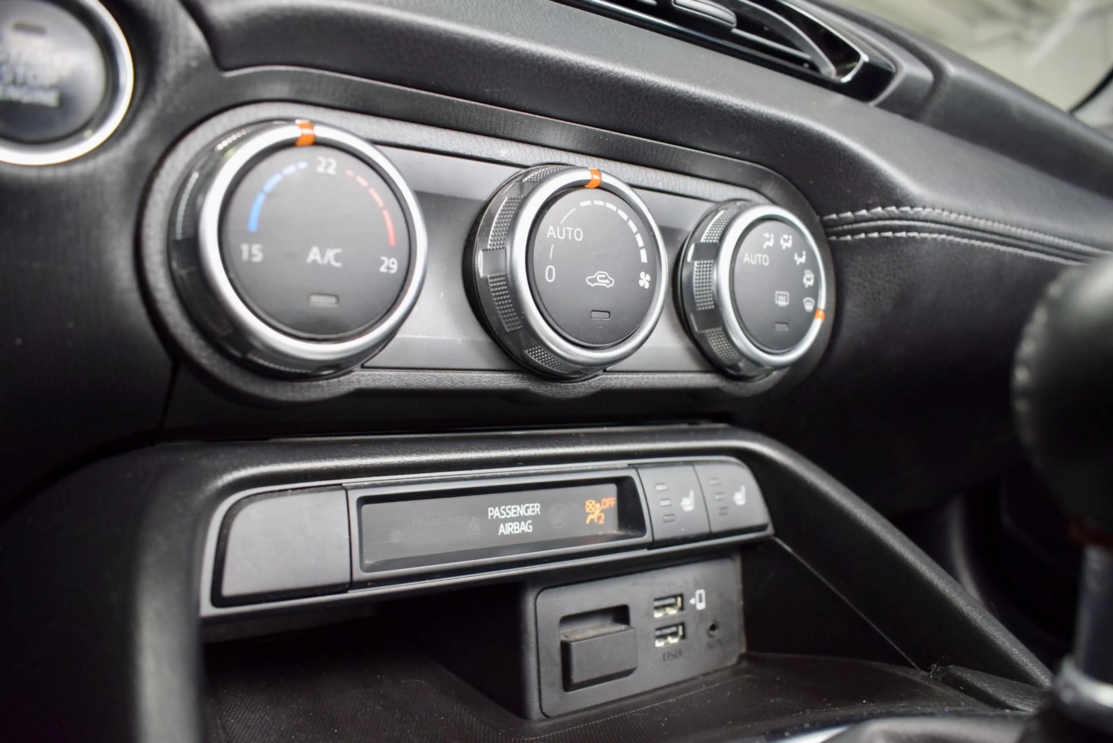 Mazda MX-5 2.0 SkyActiv-G 184 Luxury — photo 24