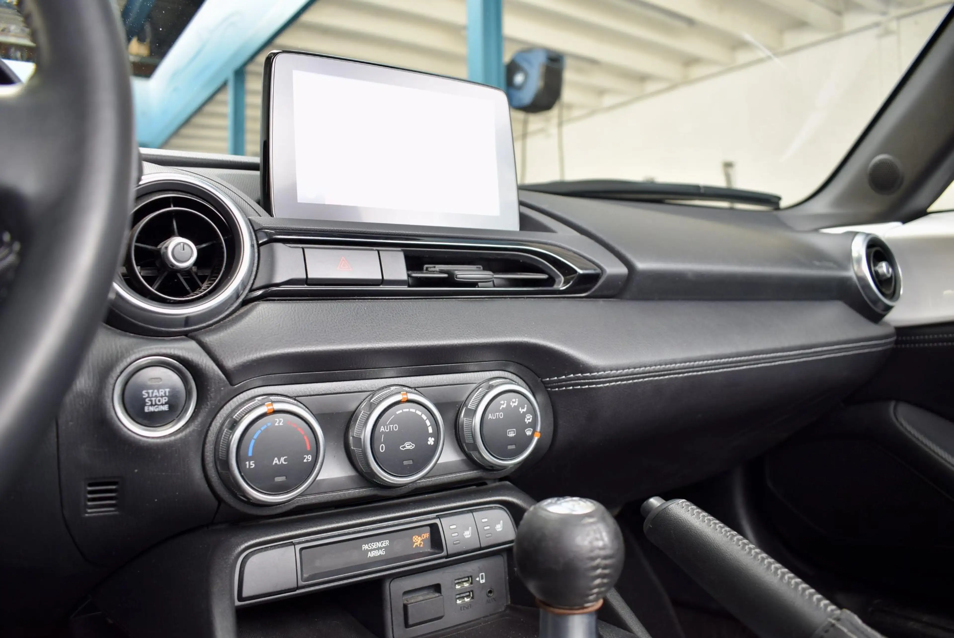 Mazda MX-5 2.0 SkyActiv-G 184 Luxury — photo 22