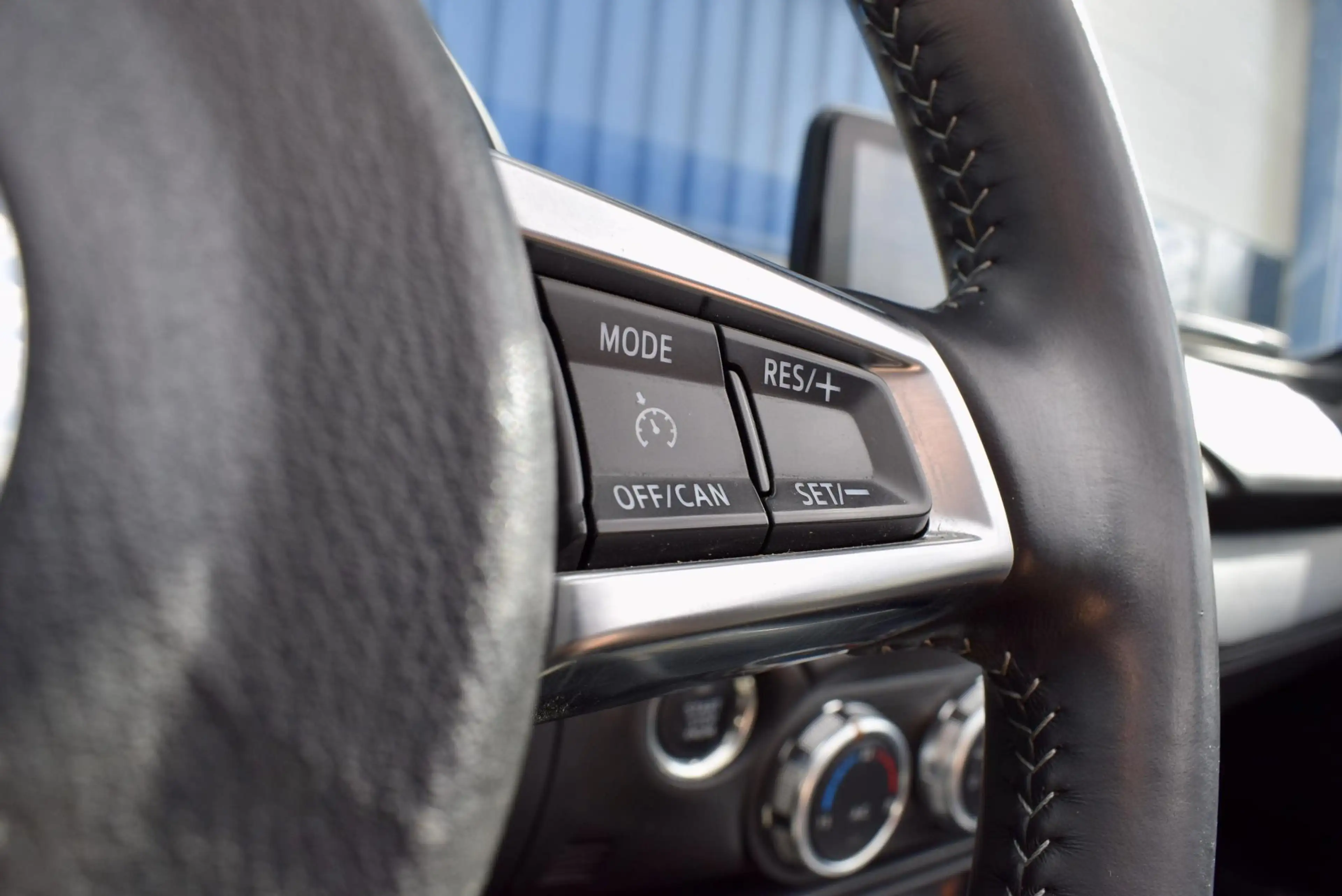 Mazda MX-5 2.0 SkyActiv-G 184 Luxury — photo 17