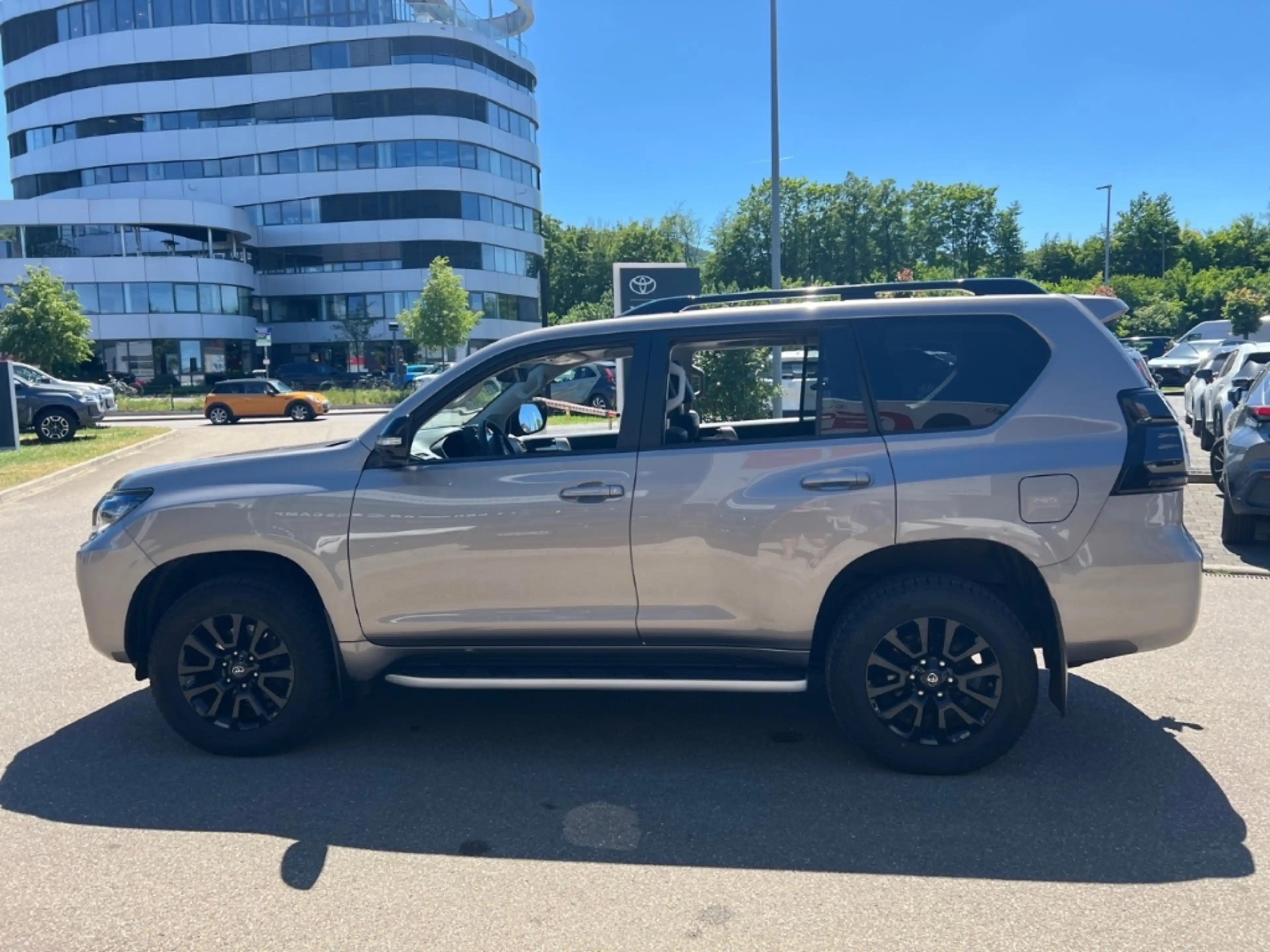 Toyota Land Cruiser 2,8L-D TEC-Edition AHK Standheizung 100% Sperre — photo 6