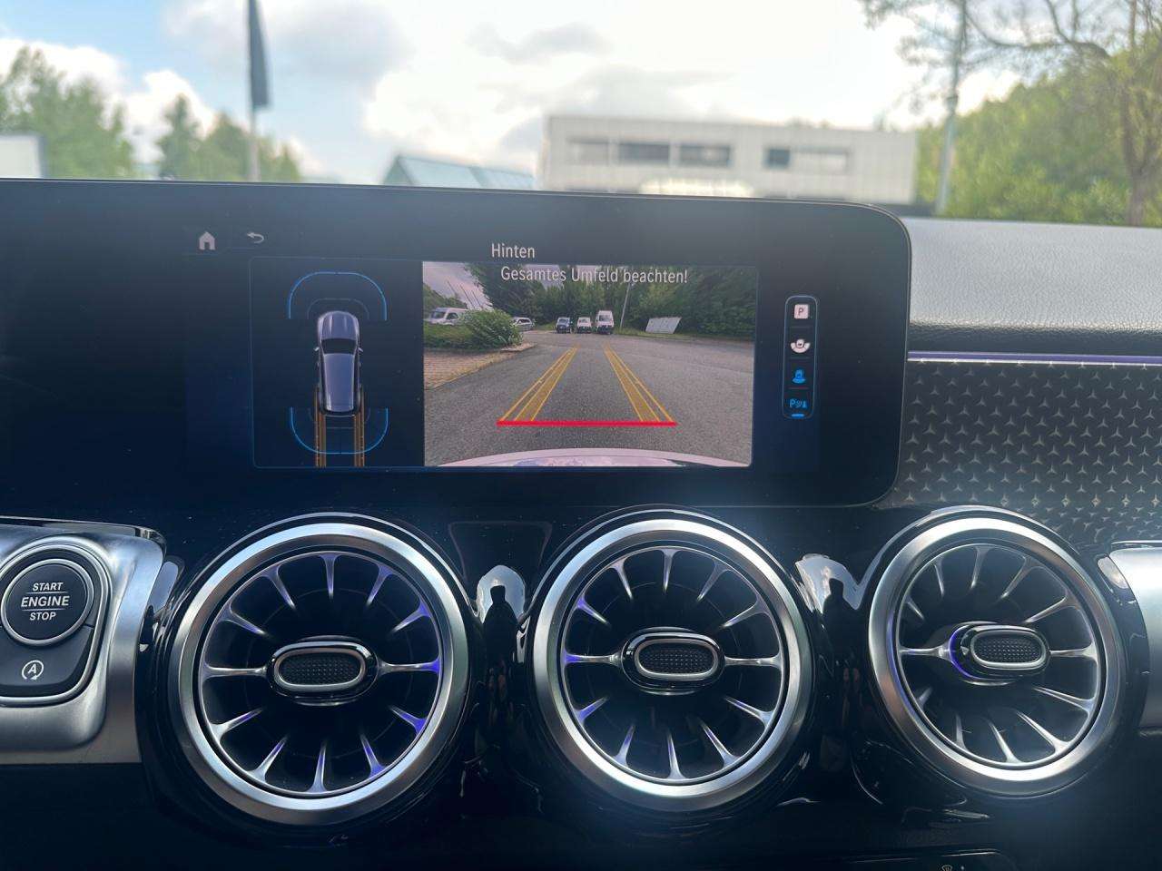 Mercedes-Benz GLB 220